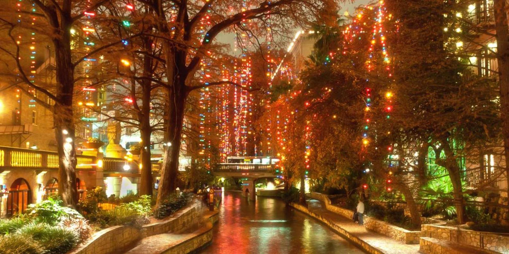 San Antonio Christmas Stroll - Image 3