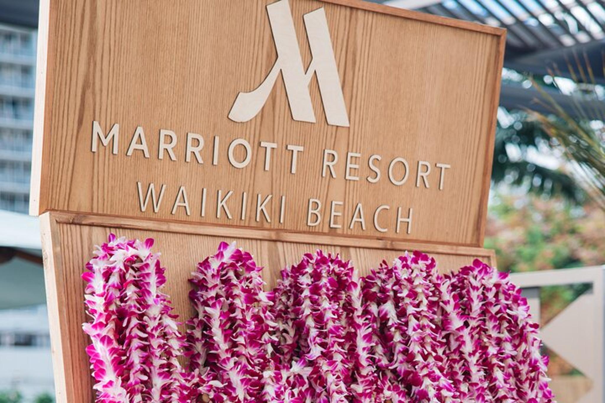 Waikiki Luau at Waikiki Beach Marriott - Image 4