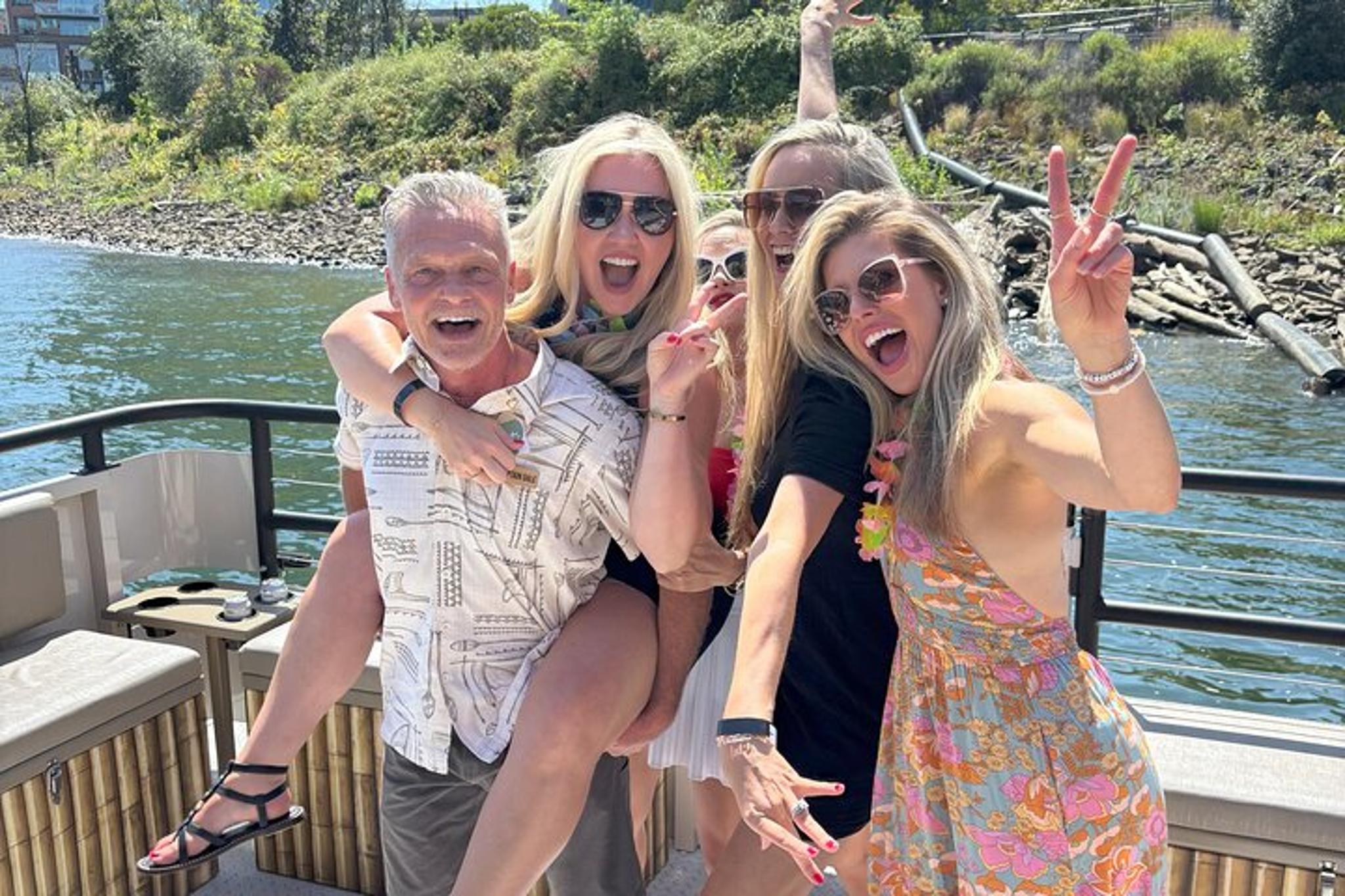 Portland Tiki Boat River Float 1 hr - Image 4