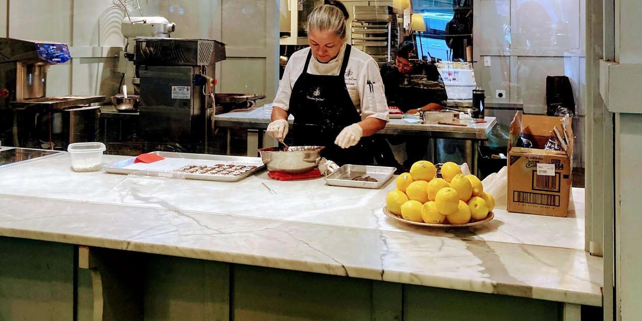 Savannah History Walking Tour with Coffee & Chocolate - Image 5