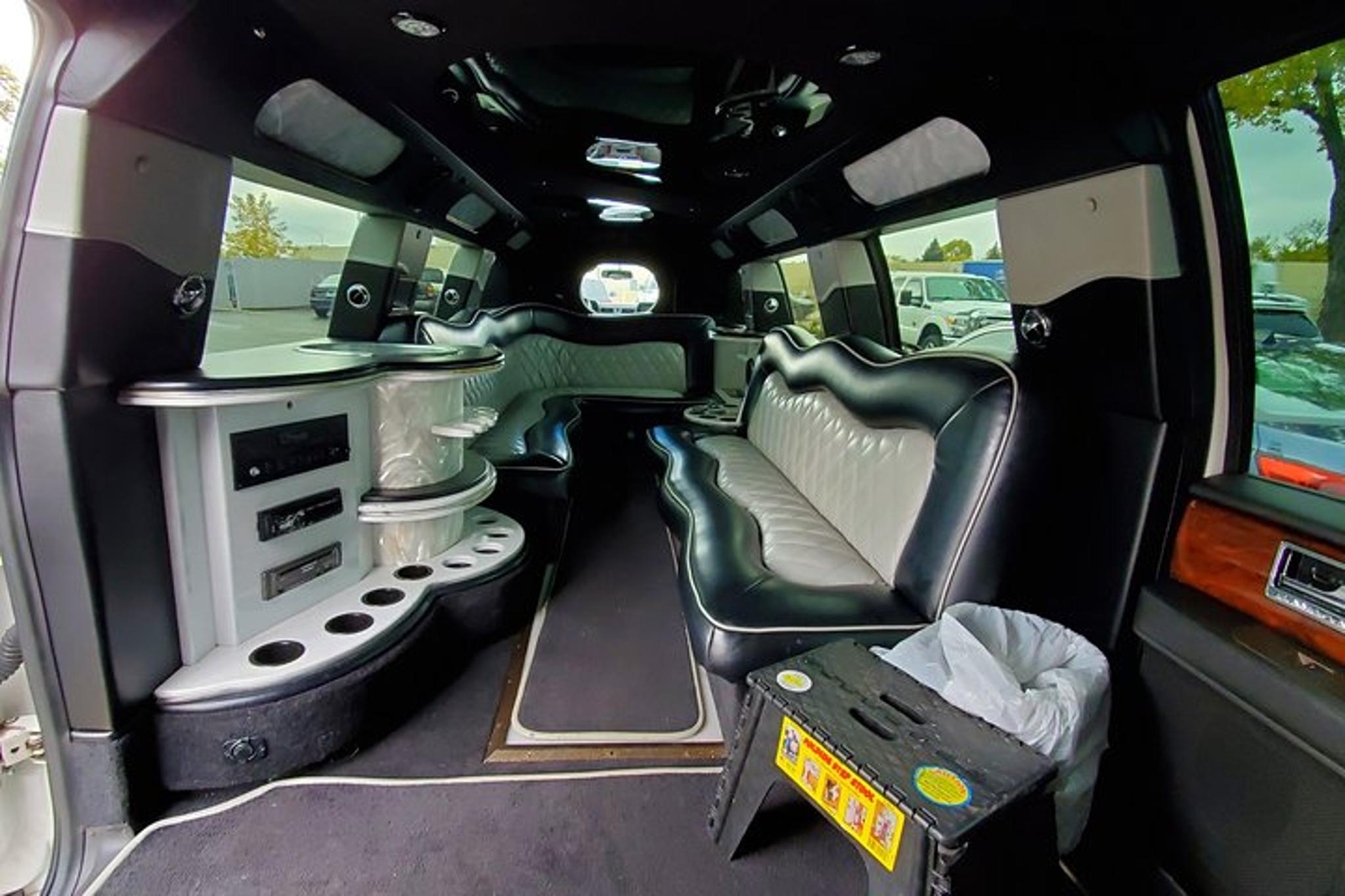 Chicago Private Sightseeing Limousine Transfer 4 Hr - Image 3