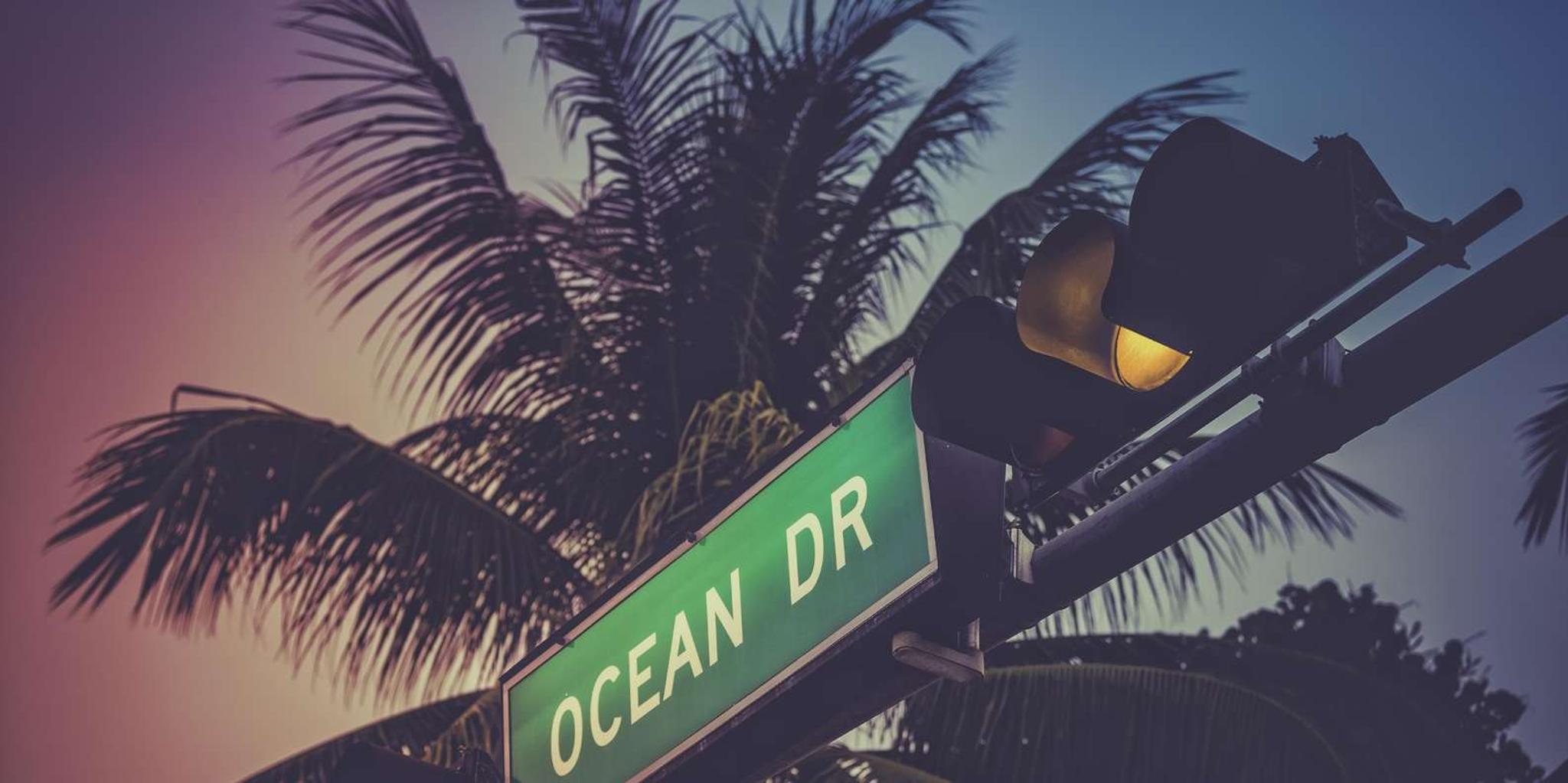 Miami Beach Bar Tour: Art Deco & Neon Lights