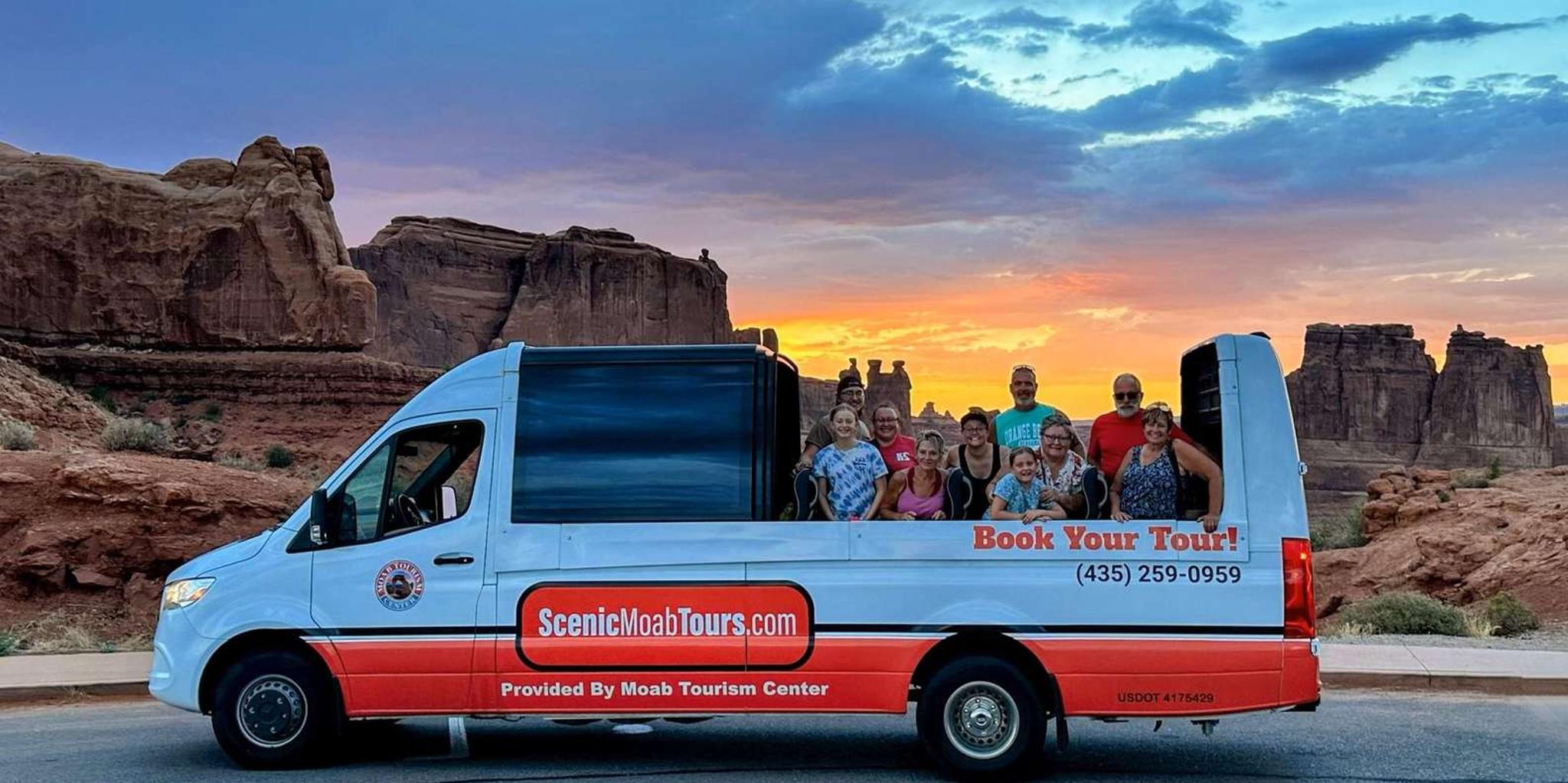 Moab Arches National Park Scenic Tour with Short Hikes