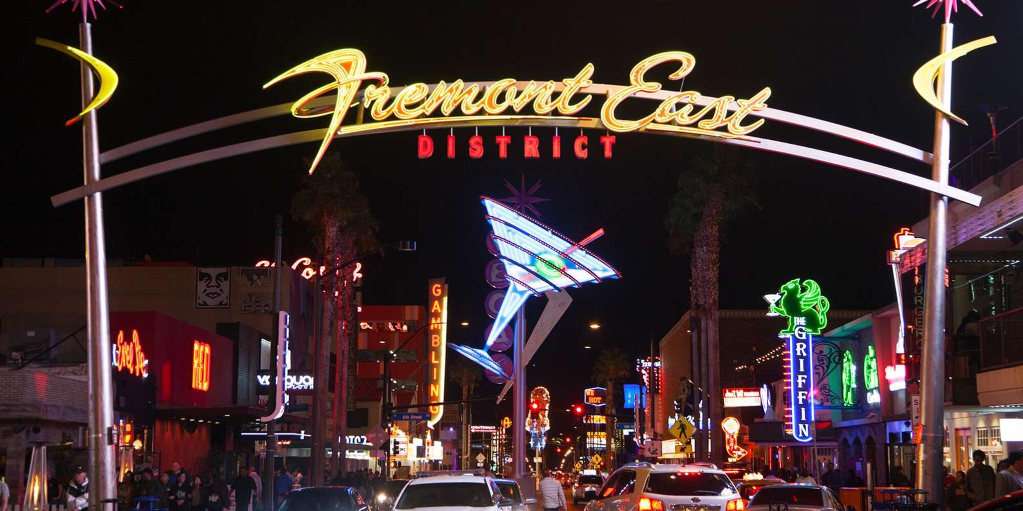 Las Vegas Bar Crawl on Fremont Street - Image 2