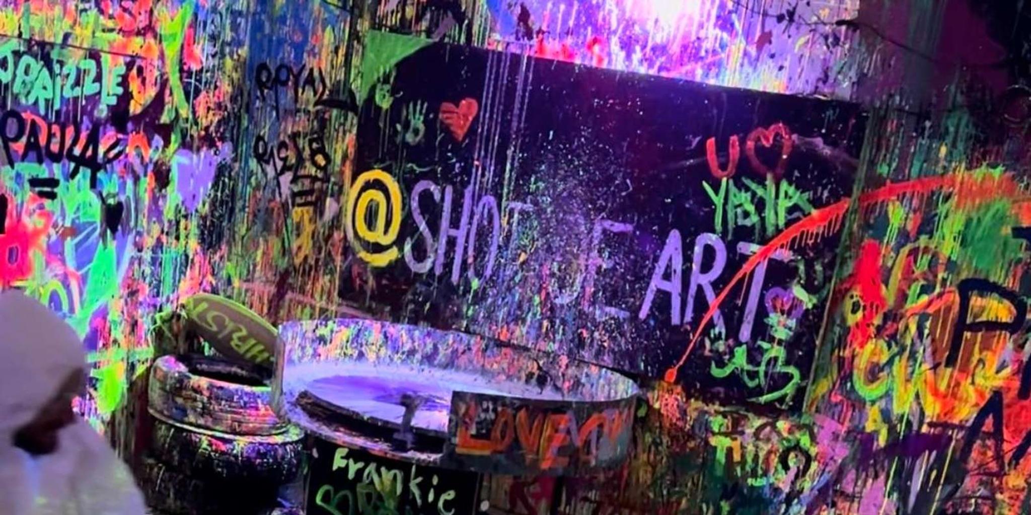 Houston Paint Therapy Experience with Neon Lights - Image 3