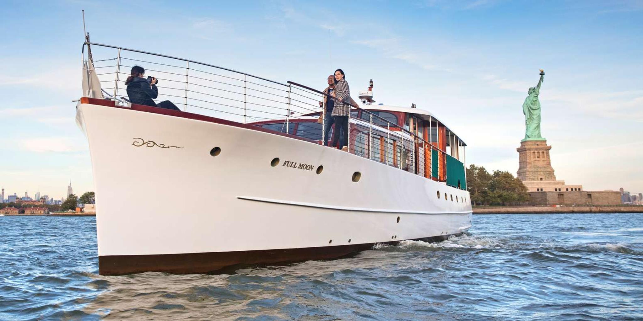 New York City Mini Yacht Sightseeing Tour 1.5 hr