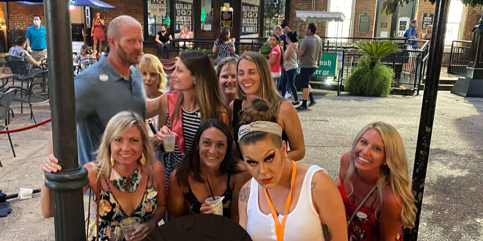 Atlanta Drag Queen Pub Crawl - Image 5