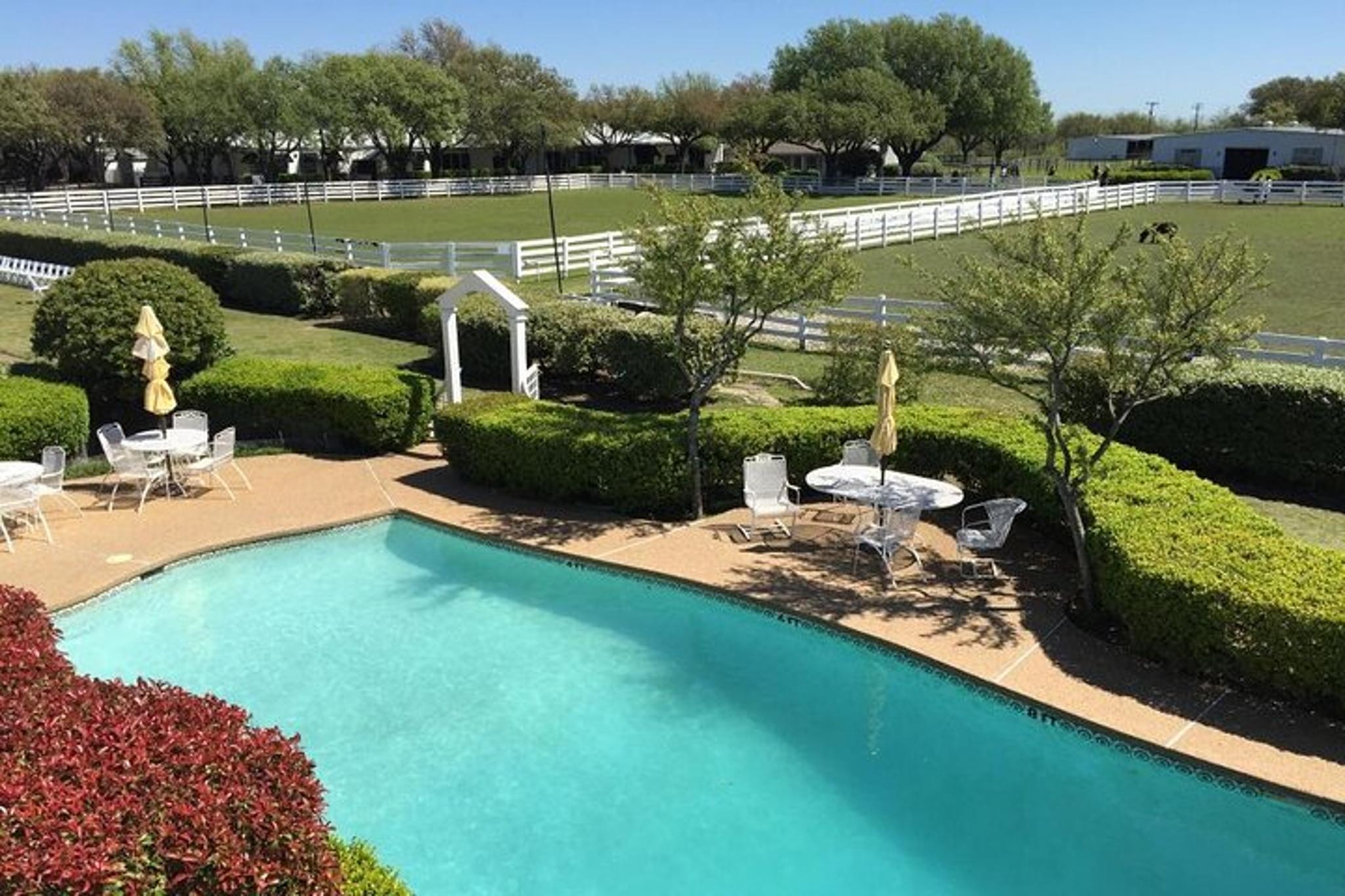 Dallas Southfork Ranch & JFK Historical Tour - Image 3
