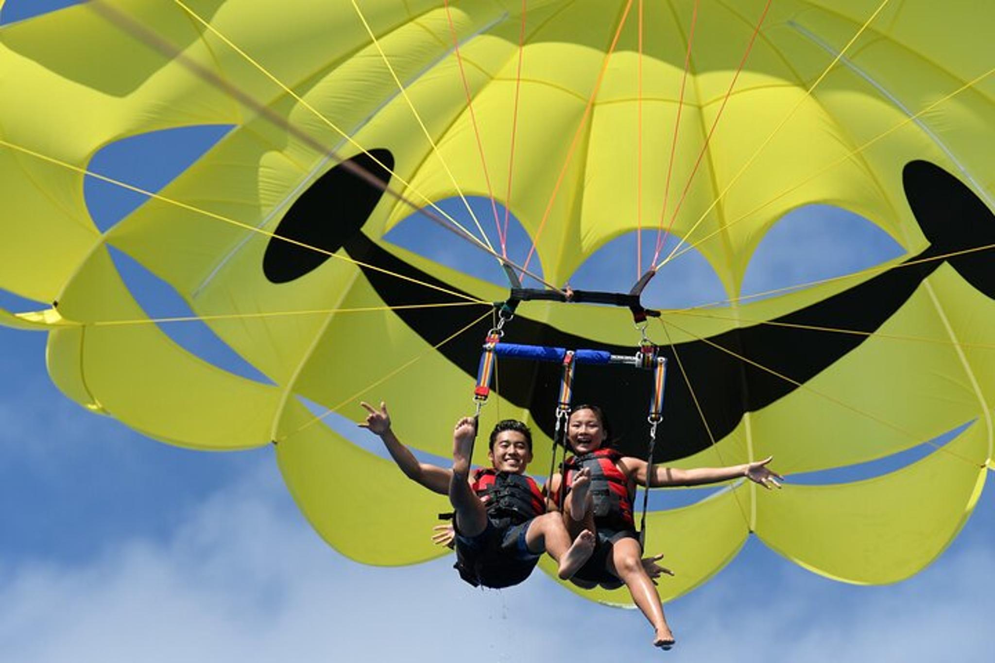 Honolulu Parasail and Banana Boat Adventure - Image 3