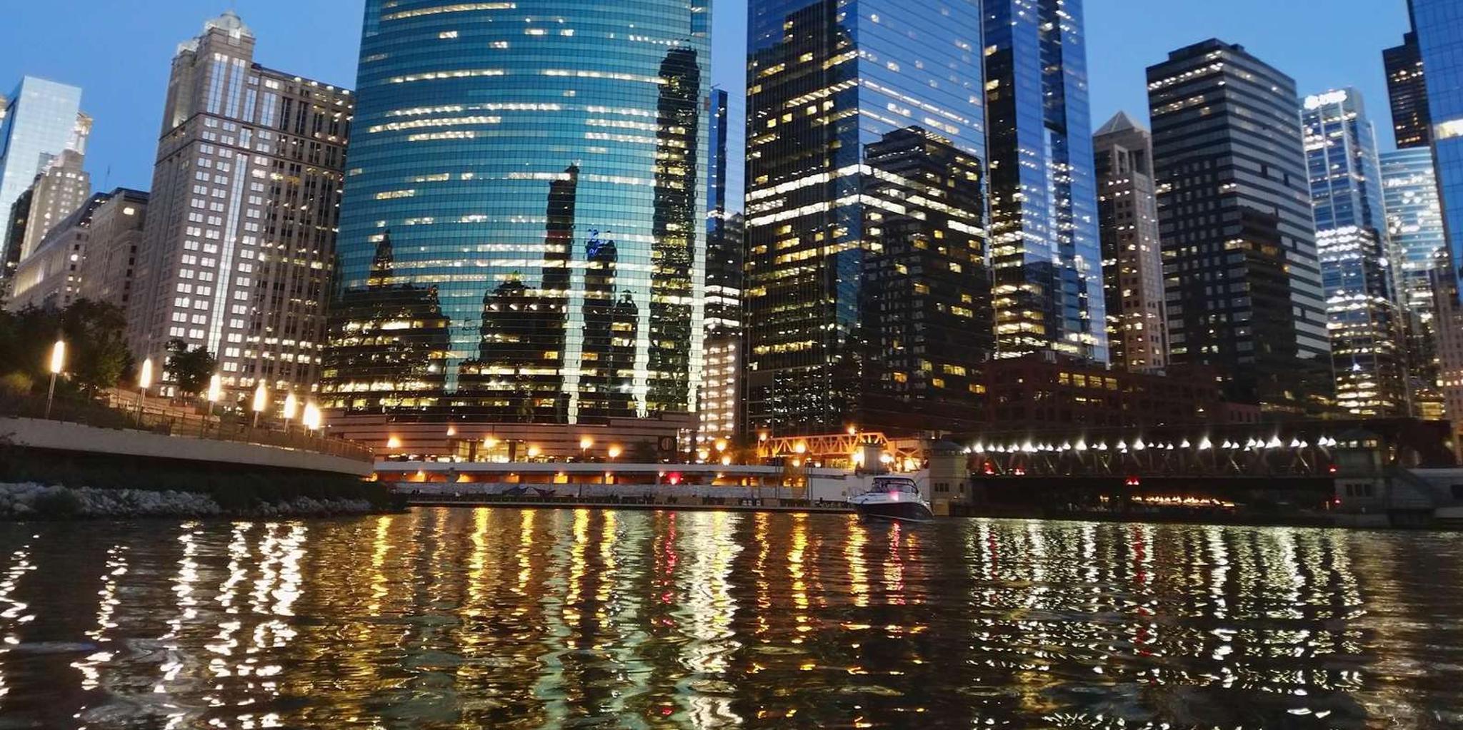 Chicago Kayak Tour on the Chicago River at Sunset 1.5 hr - Image 4