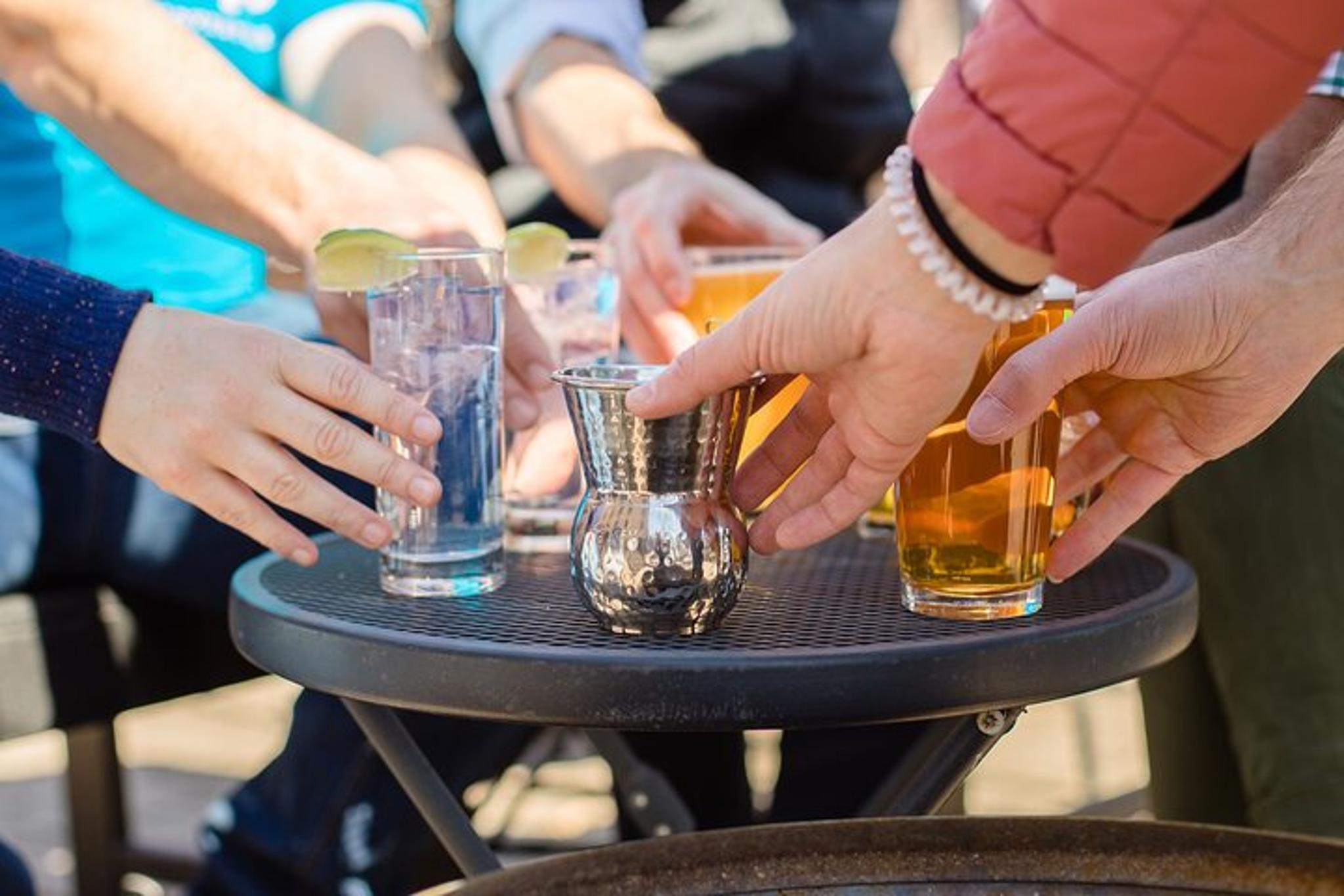 Minneapolis Bar Crawl: Hidden Bars & Stories - Image 2