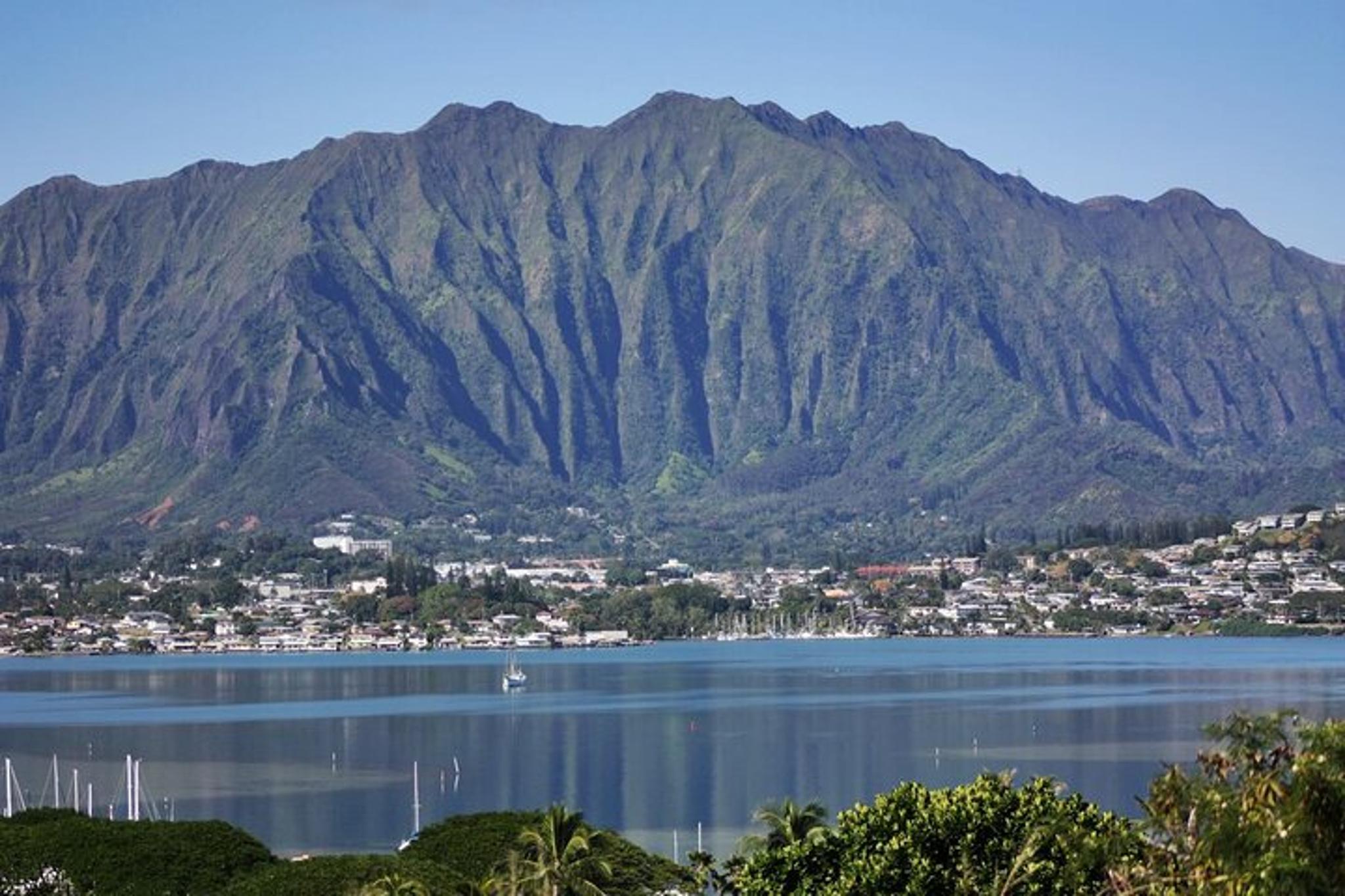 Waikiki Island Tour and Sail with Snorkeling - Image 5