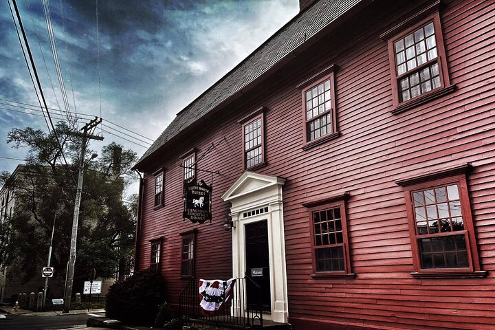 Newport Ghost Tour: Seaside Hauntings 1 hr - Image 4