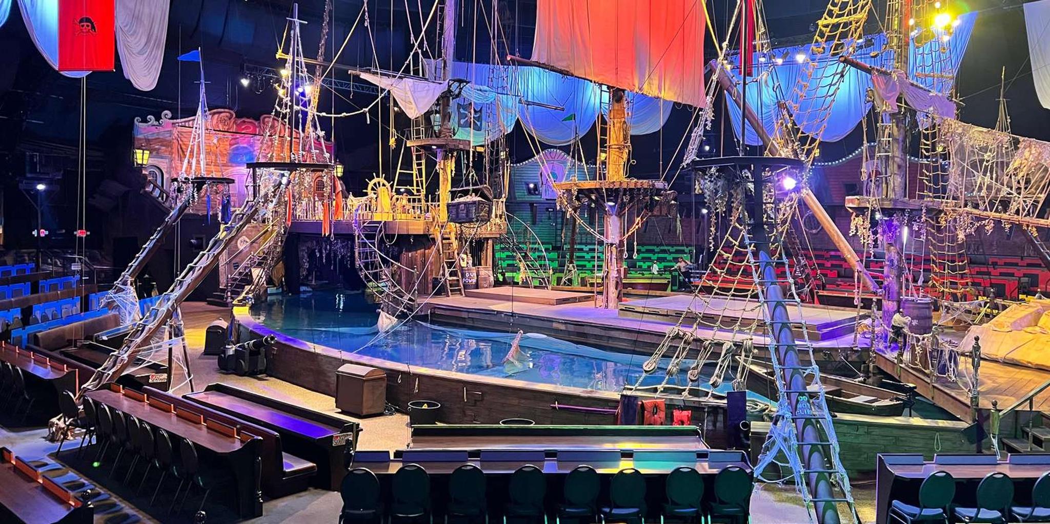 Orlando Pirates Dinner Adventure Show - Image 2