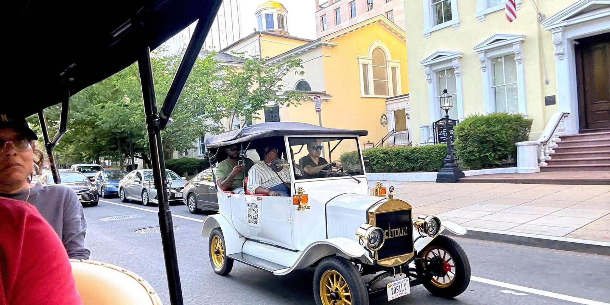 Philadelphia Historical Sites Vintage Car Tour - Image 5