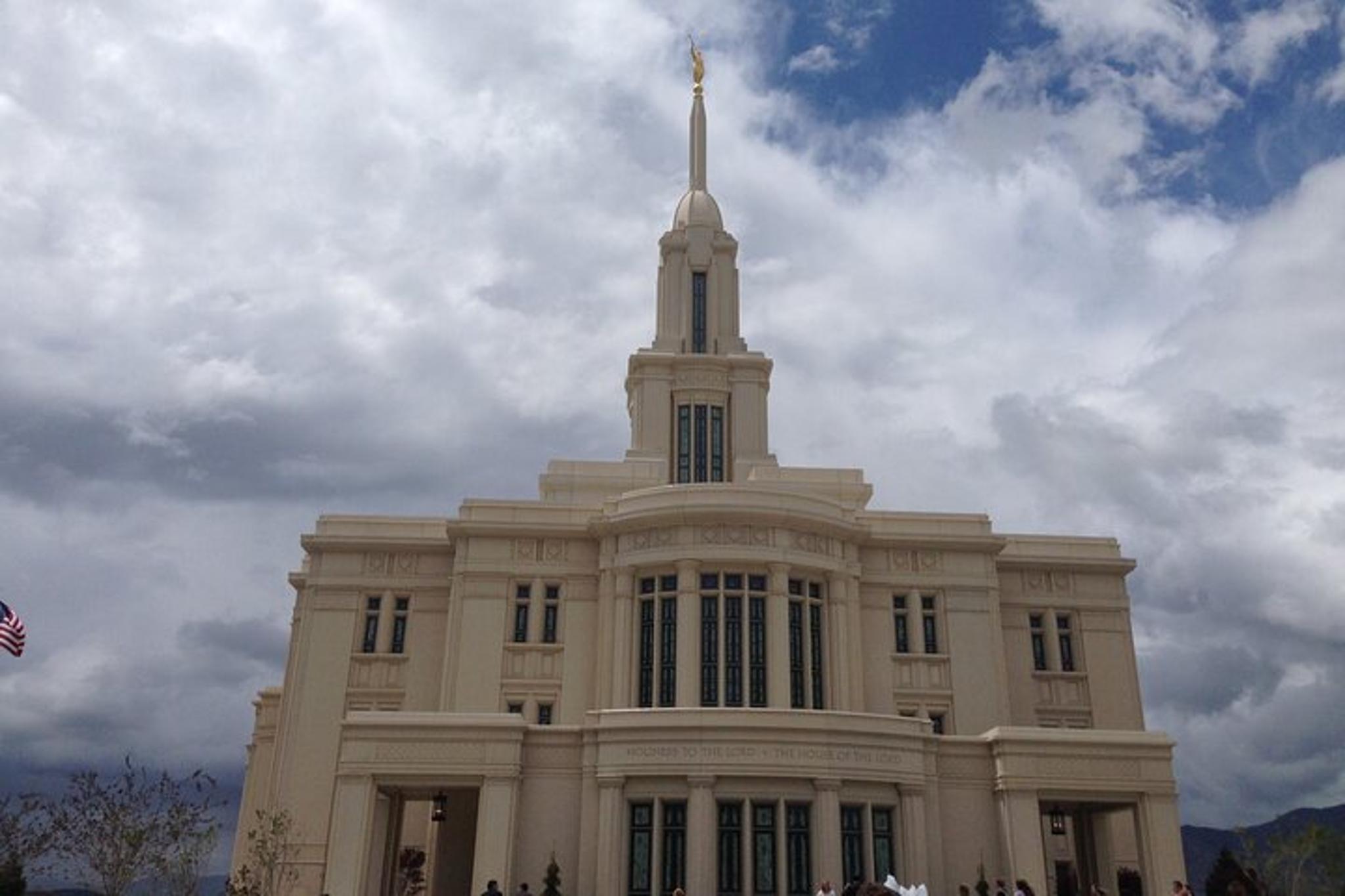 Utah County LDS Temple Limousine Tour - Image 5