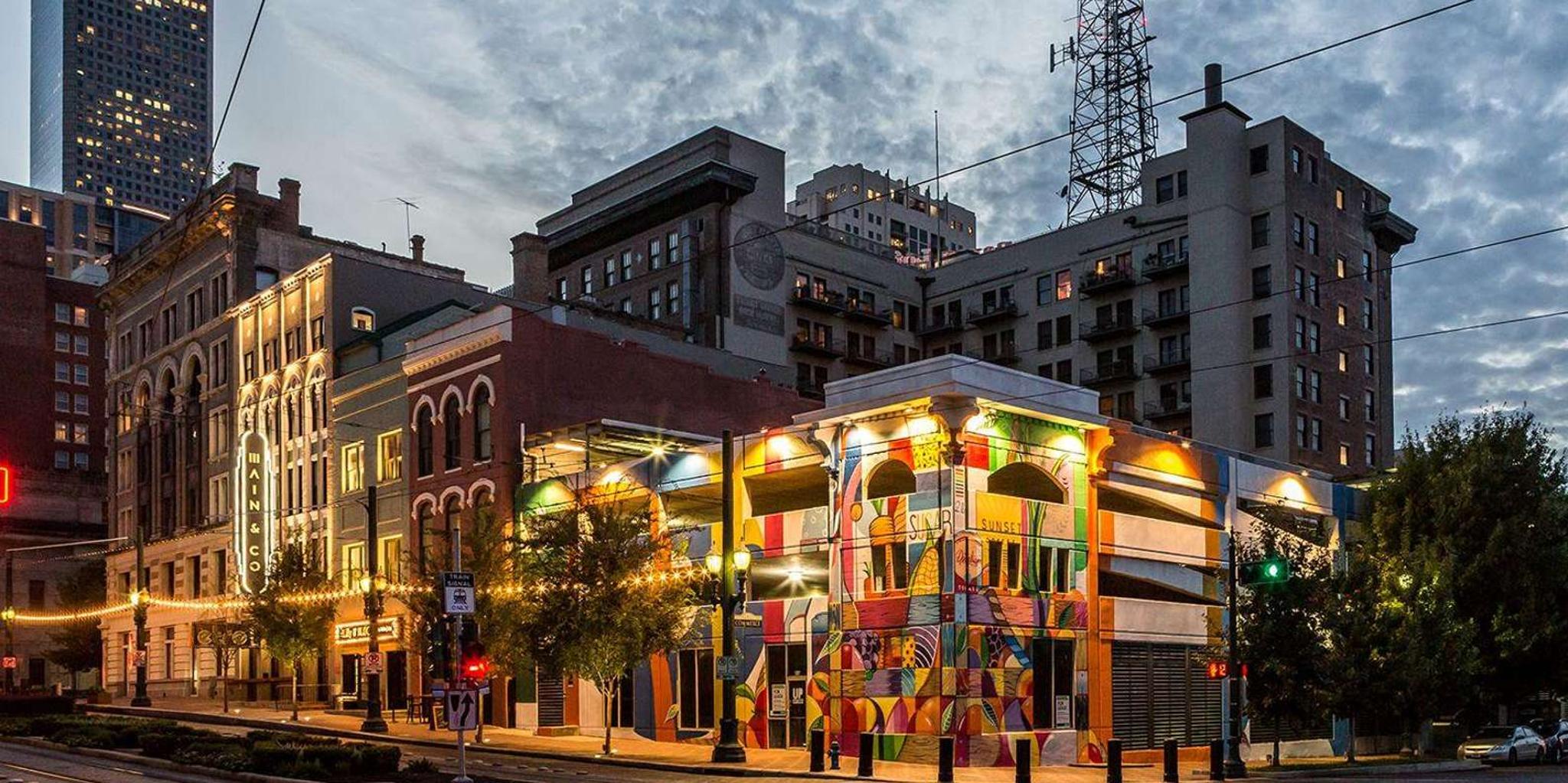 Houston Downtown Walking History Tour 2 hr - Image 1