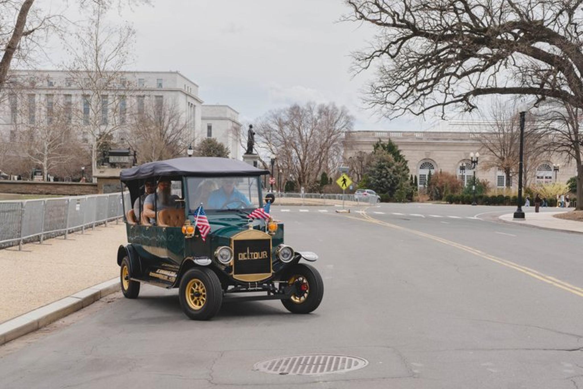 Washington DC Moonlight Tour by E-Cart or Vintage Car - Image 4