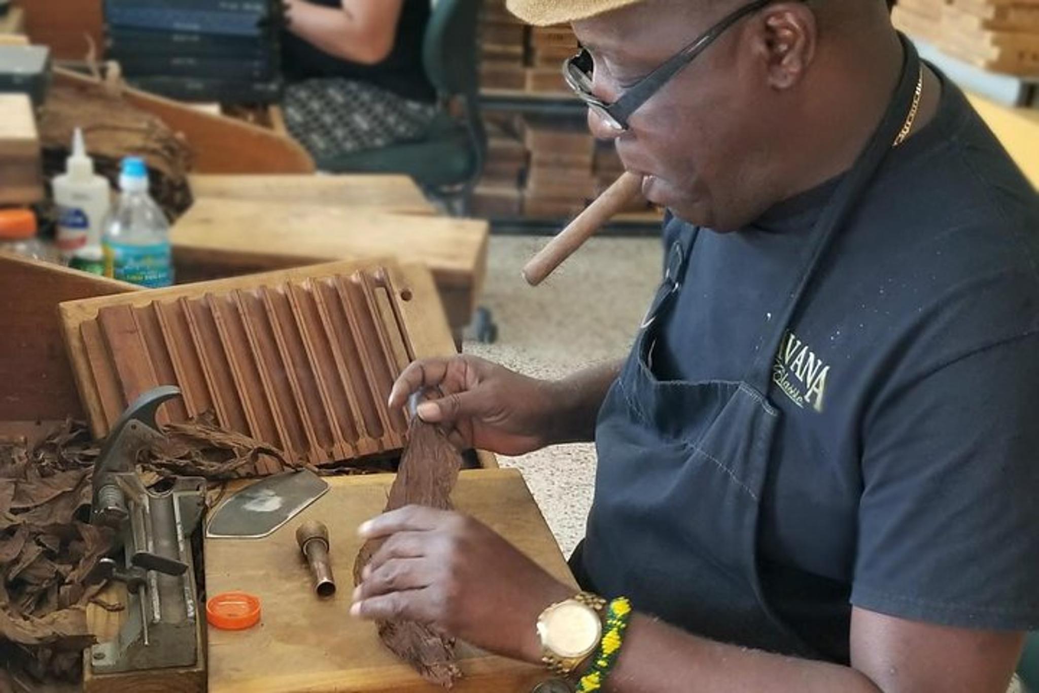 Miami Cigar and Rum Tasting Experience - Image 3