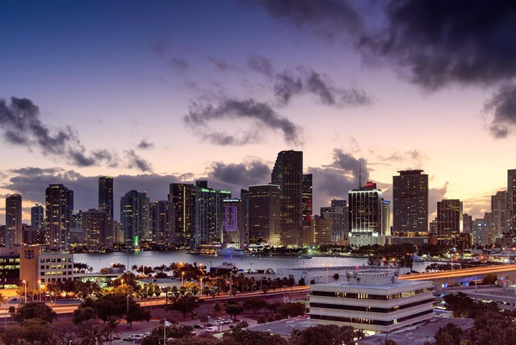 Miami Beach Private Airplane Tour with Champagne - Image 6