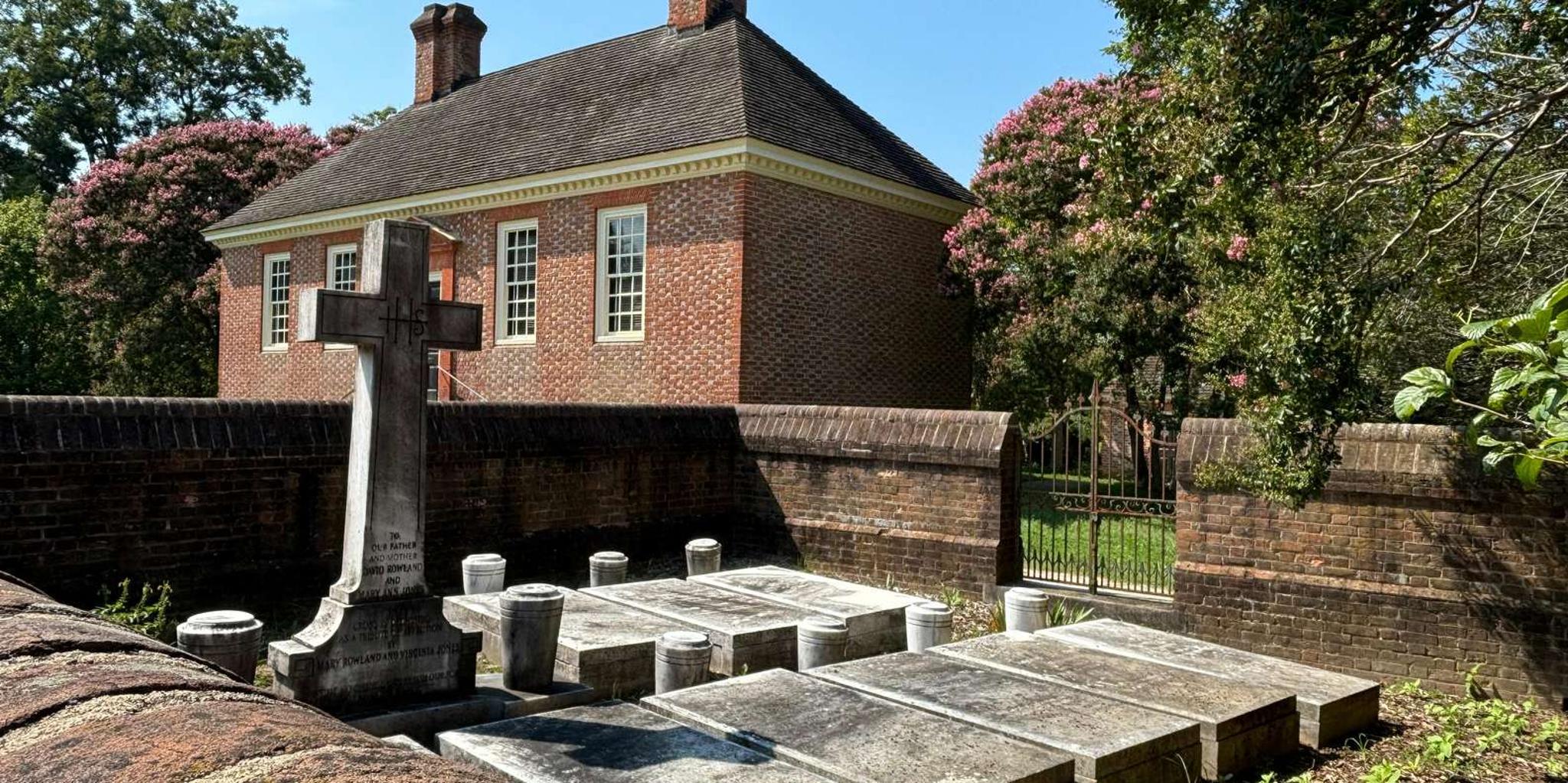 Williamsburg Walking Tour of Death and History 1.5 hr