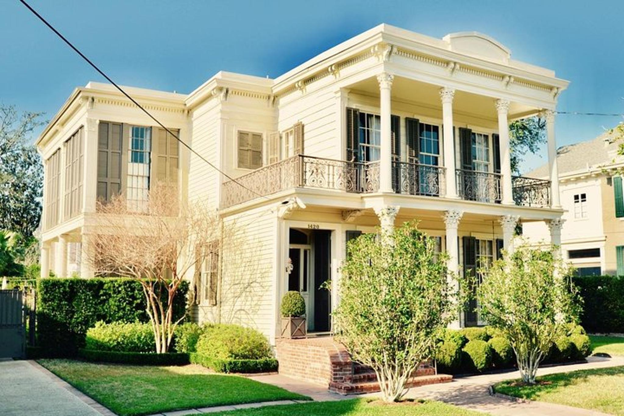 New Orleans Garden District and Cemetery Tour - Image 5