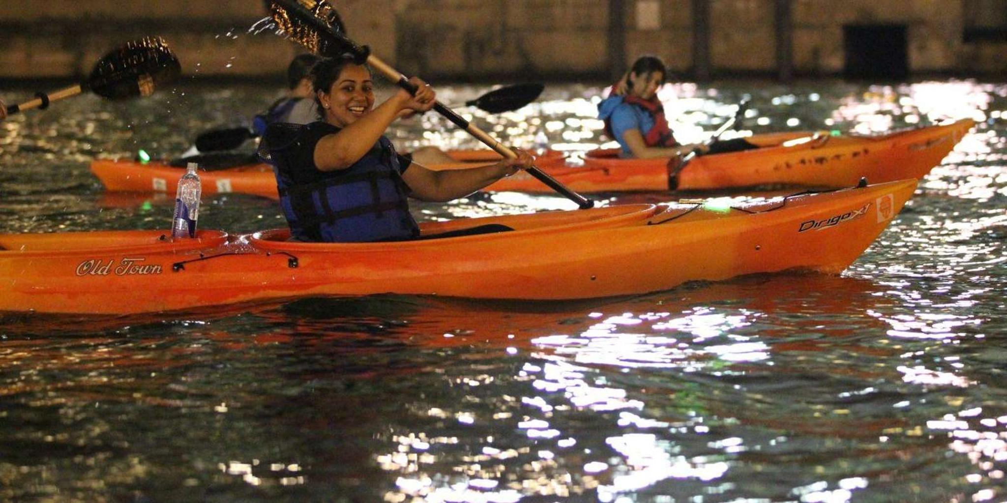 Chicago Moonlight Paddle Tour on the River - Image 2