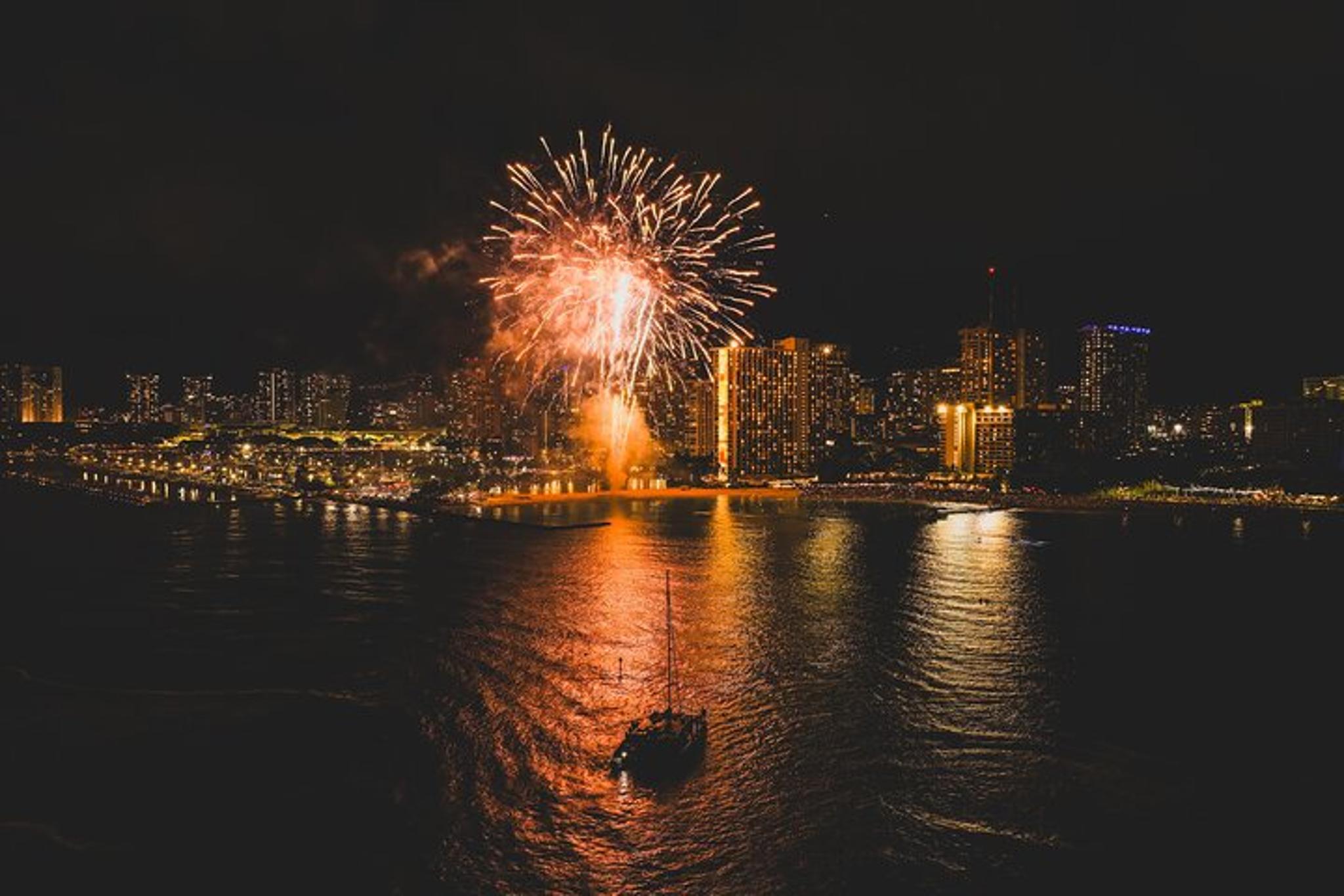 Waikiki Fireworks Dinner Cruise - Image 3