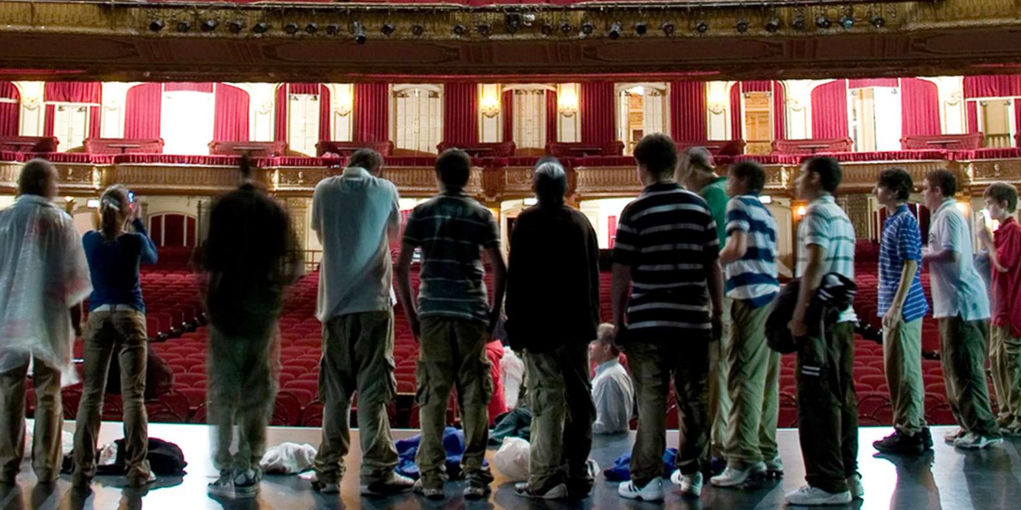 Chicago Theatre Tour - Image 5