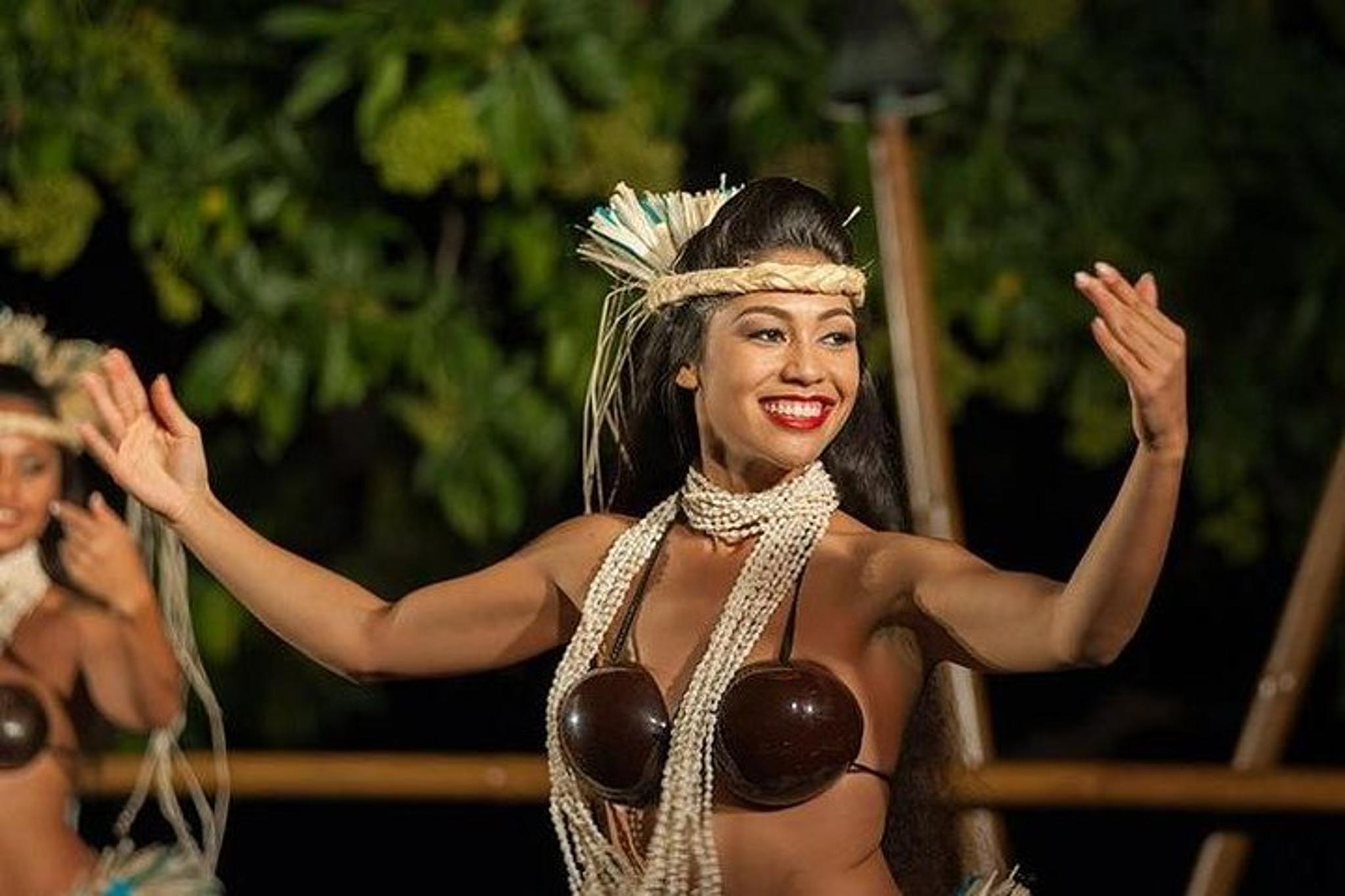 Big Island Voyagers of the Pacific Luau