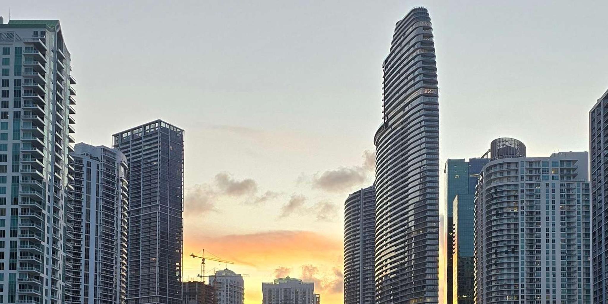 Miami Yacht Cruise Biscayne Bay and Sandbar 4 hr - Image 3