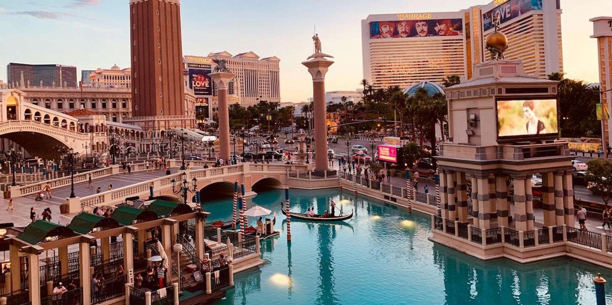 Las Vegas Strip Tour with Drinks 4 hr - Image 2