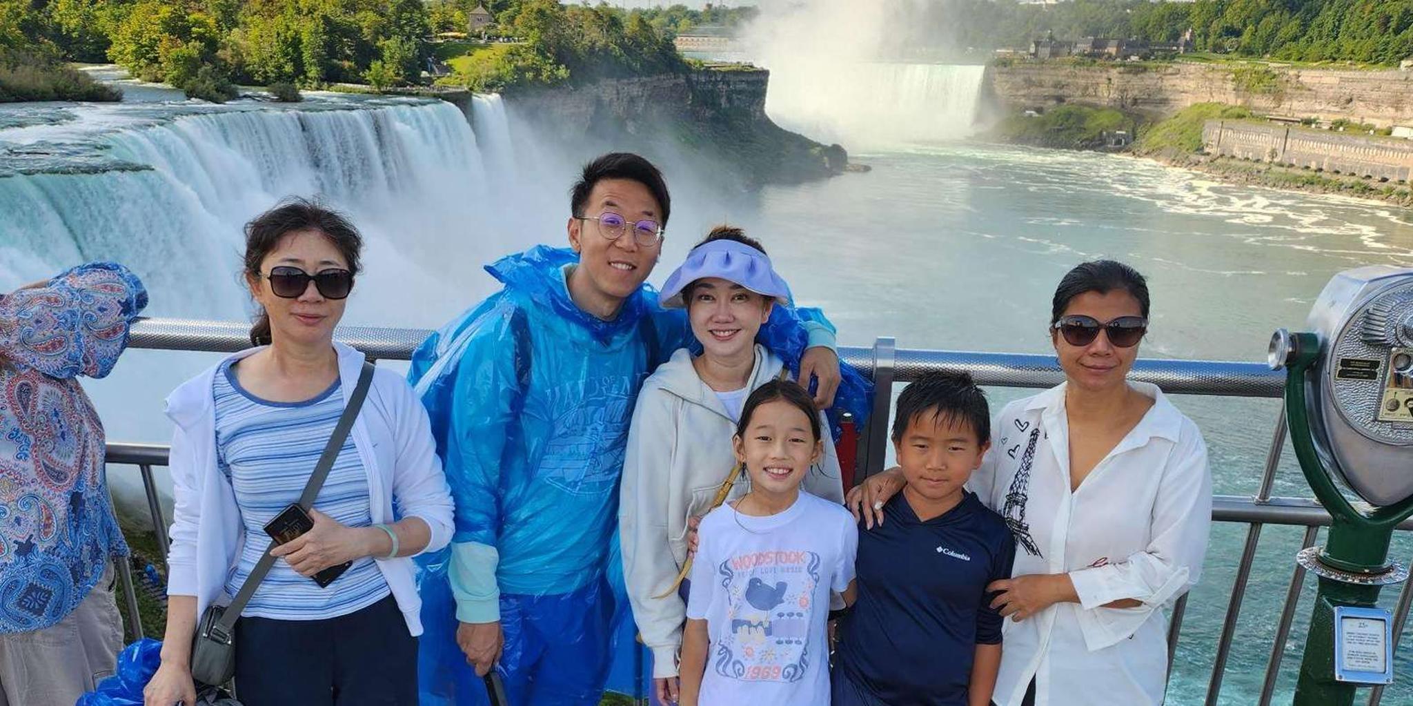 Niagara Falls Guided Tour with Scenic Views