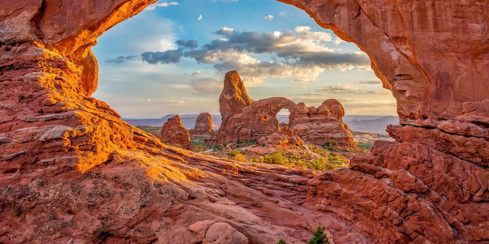 Las Vegas National Parks Tour via Monument Valley - Image 2