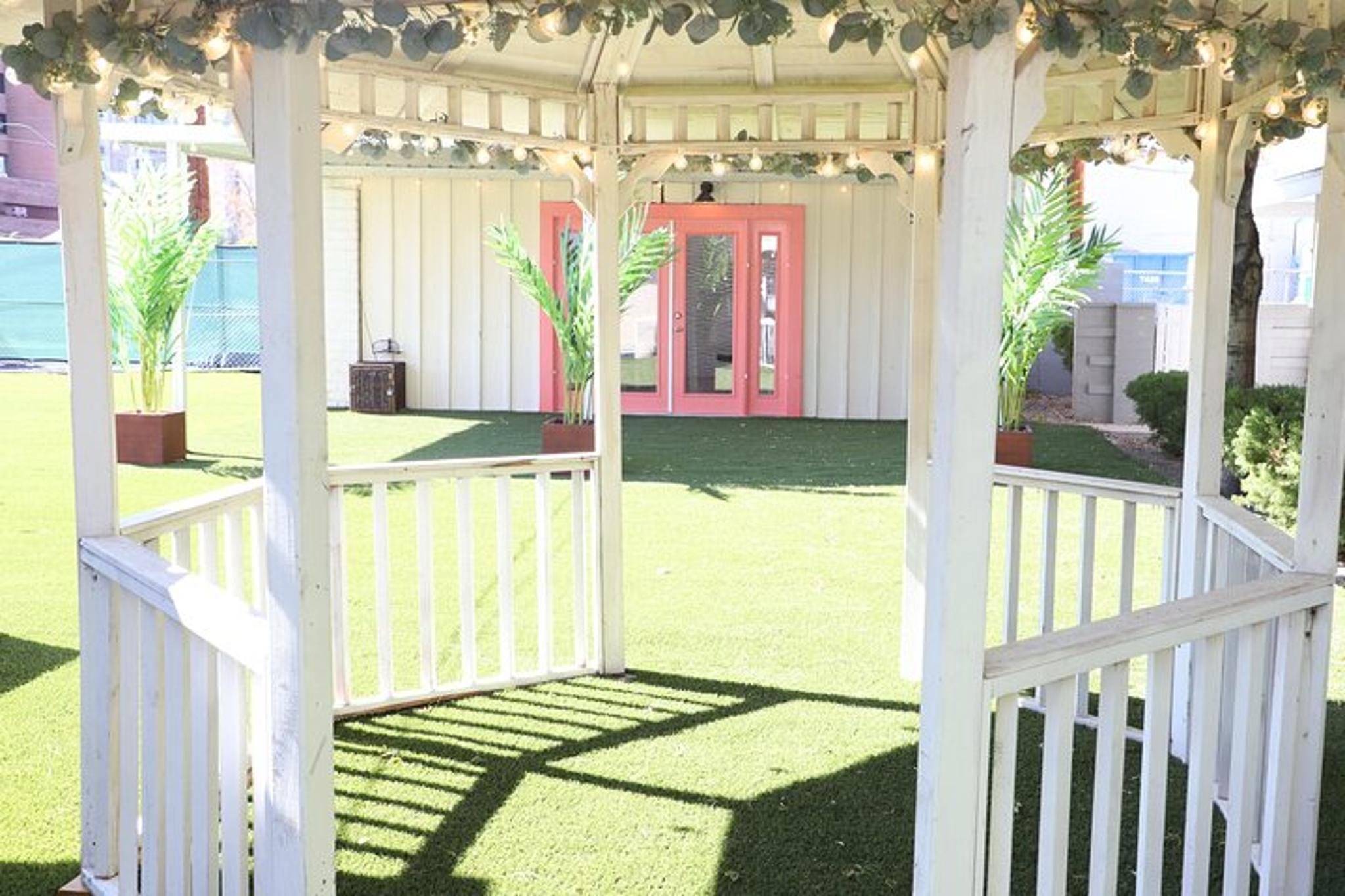 Las Vegas Wedding Chapel Ceremony 30 Min - Image 6