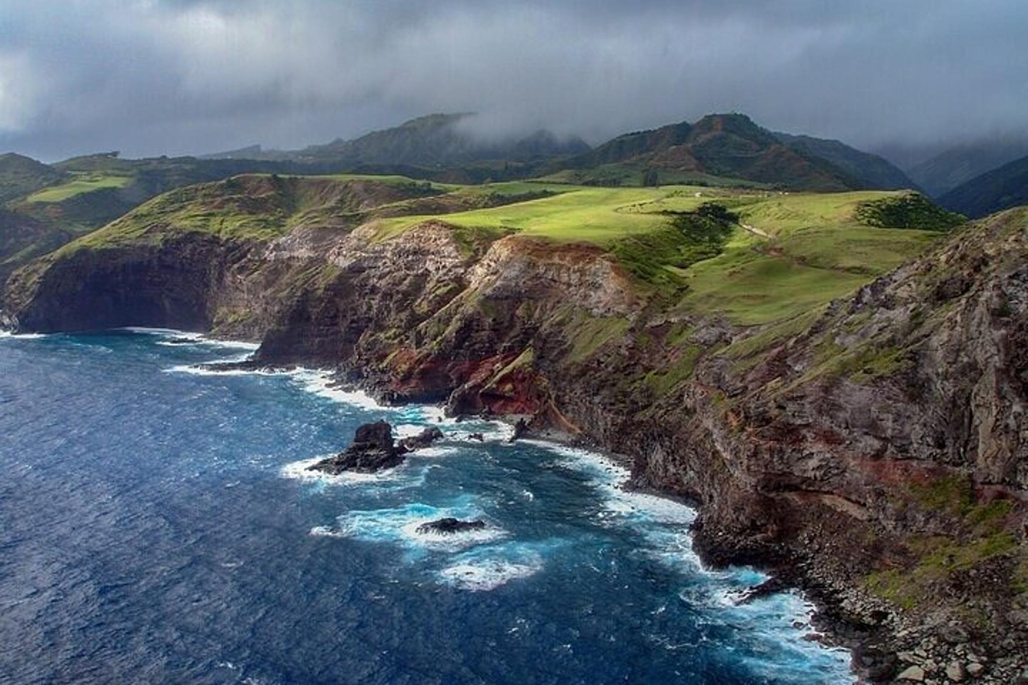 Maui and Molokai Waterfalls Helicopter Tour - Image 3