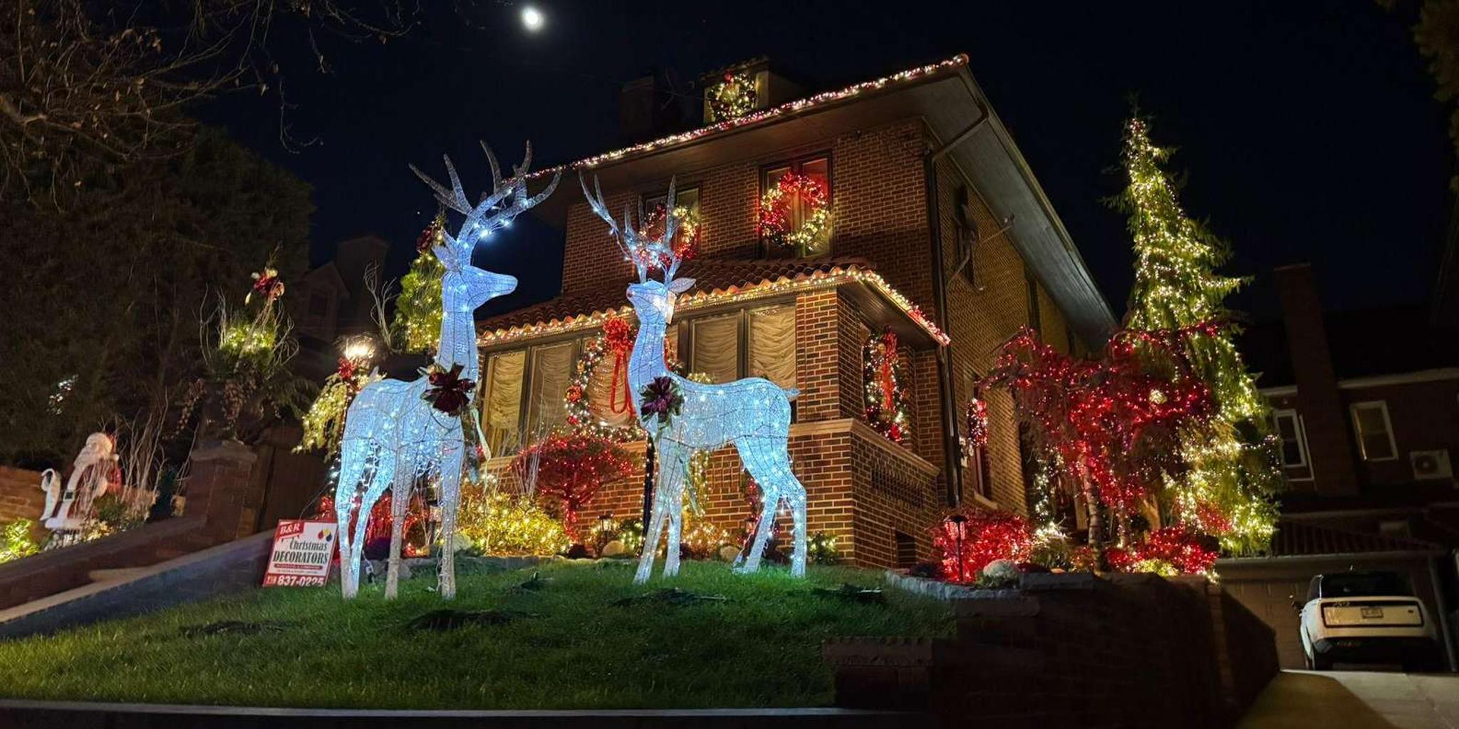 New York City Christmas Lights Bus Tour - Image 2