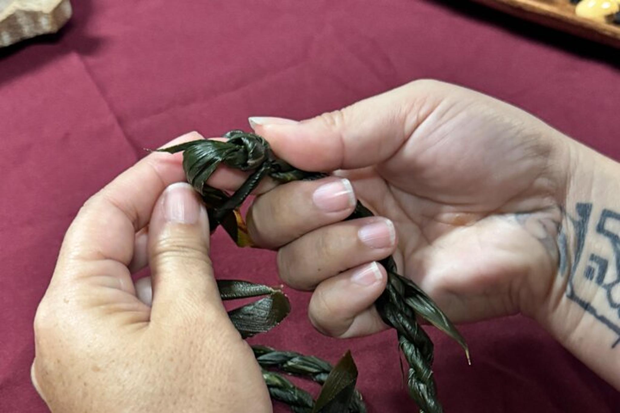 Maui Ti Leaf Bracelet Craft Class - Image 1