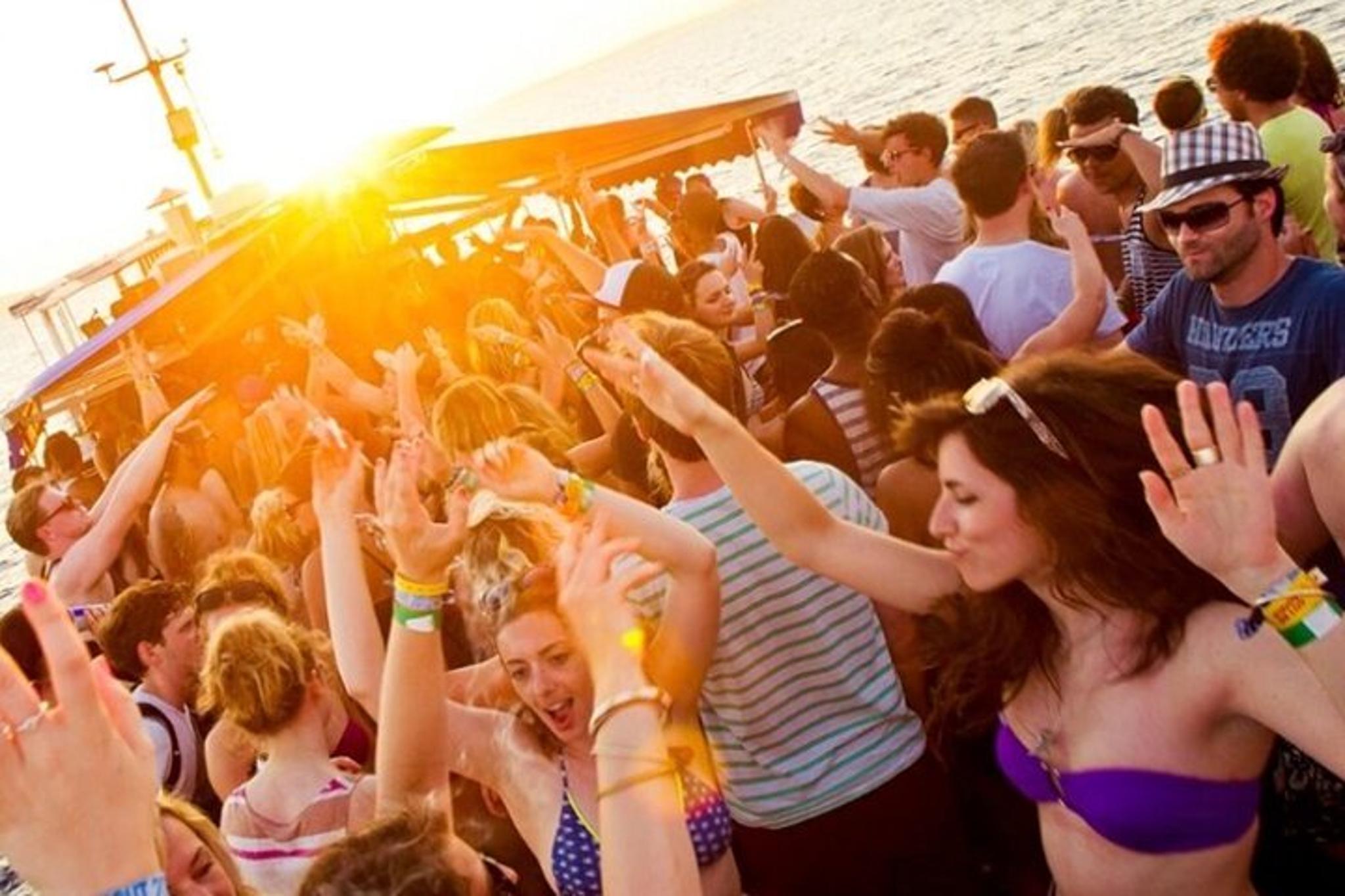 Miami Party Boat with Live DJ and Open Bar 3 hr - Image 6