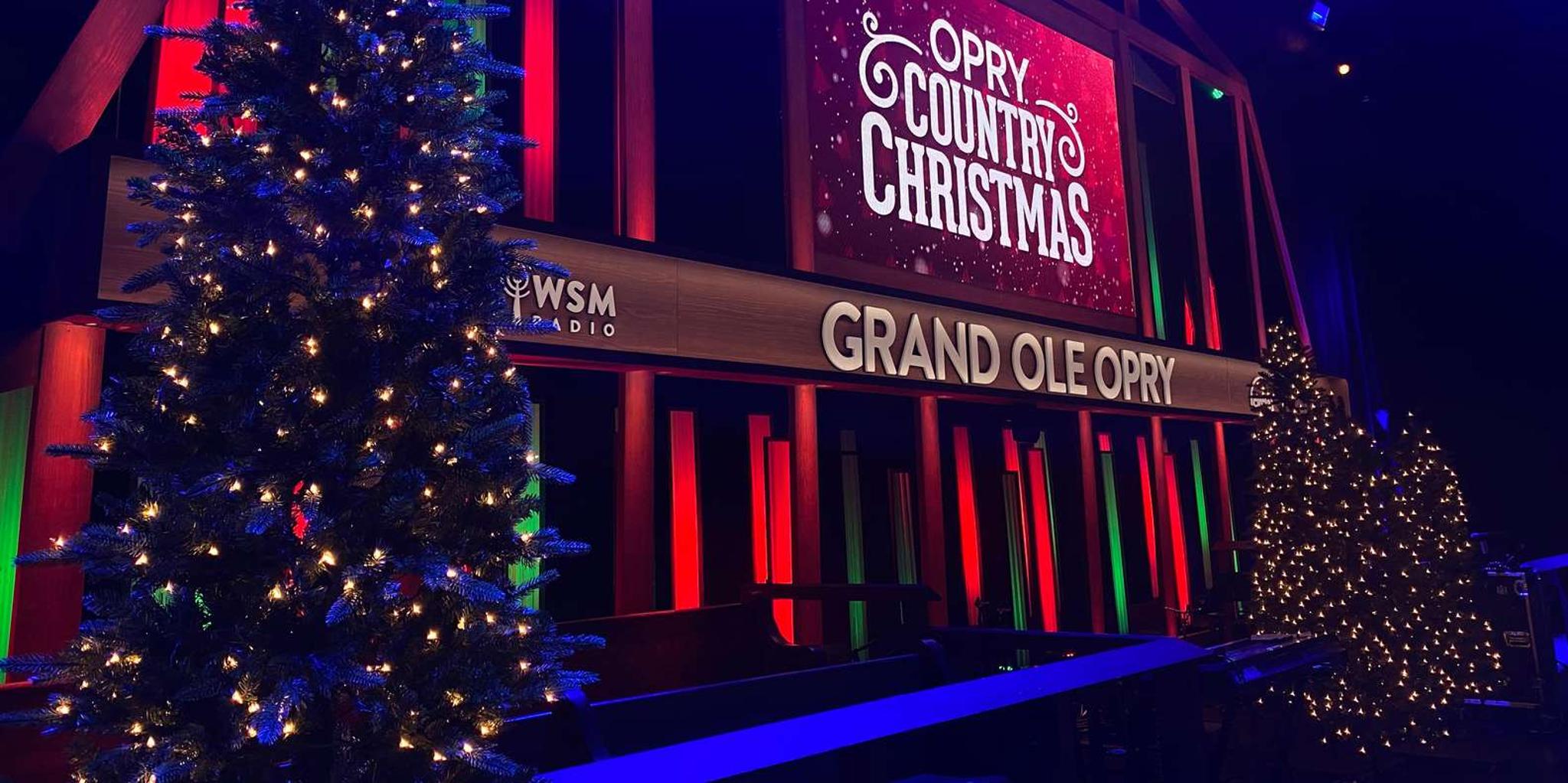 Nashville Opry House Christmas Show and Backstage Tour - Image 4