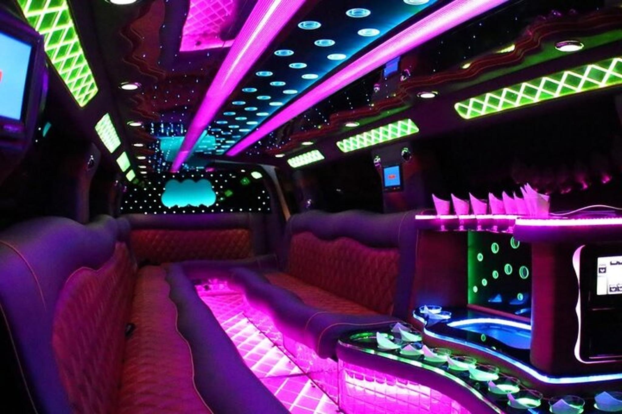 Las Vegas Airport Private Transfer by SUV or Limo - Image 1