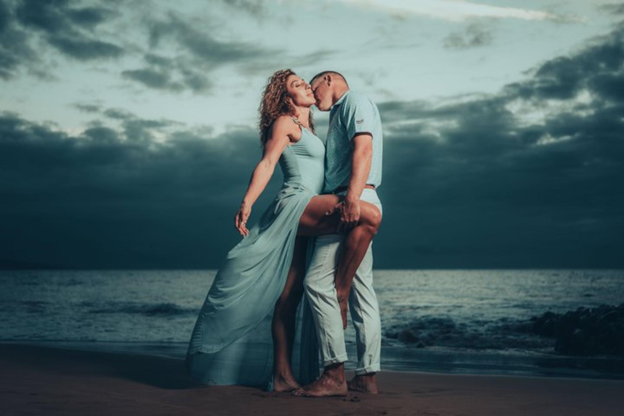 Maui Romantic Photoshoot - Image 1