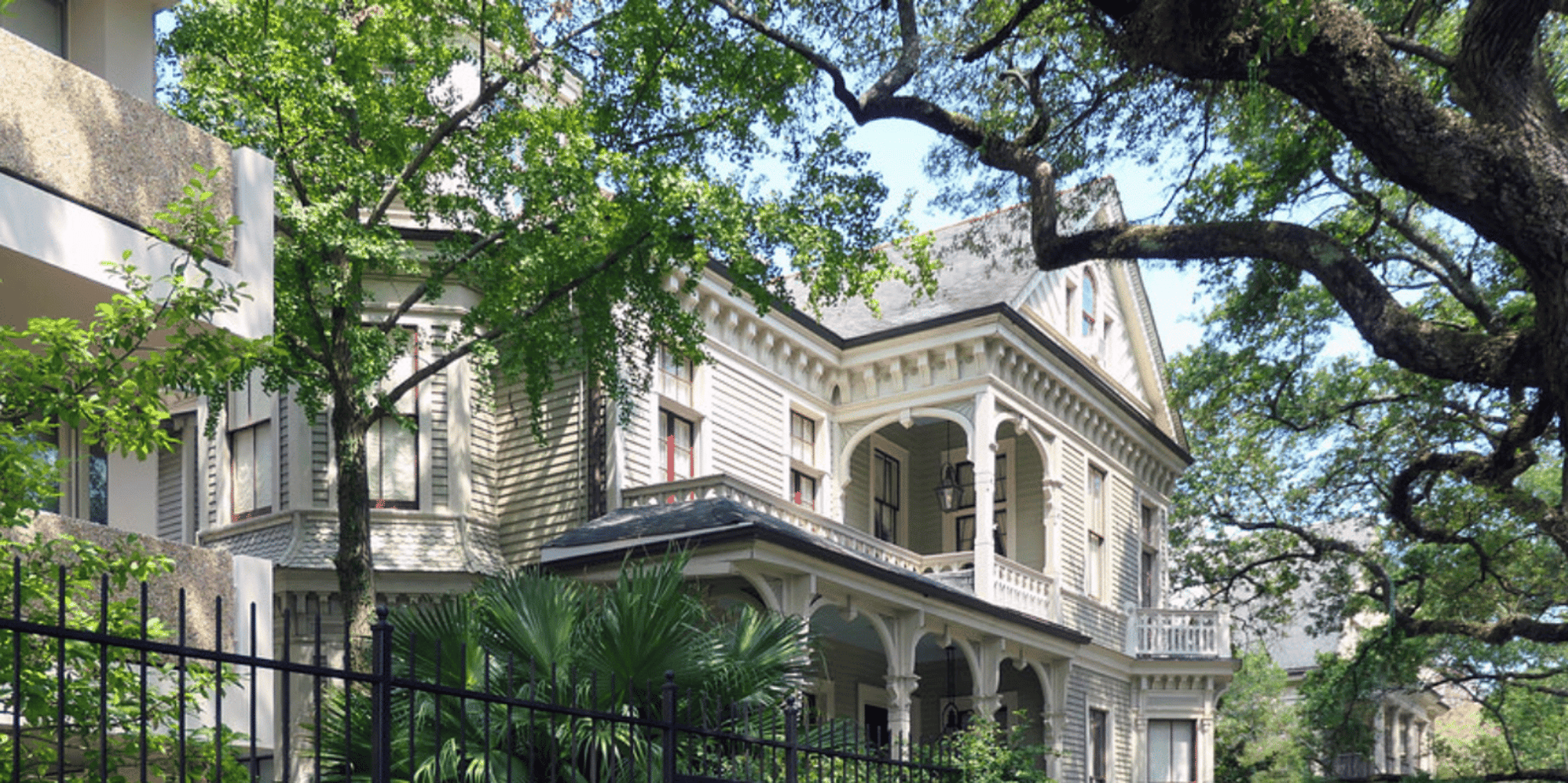 New Orleans Tombs and Mansions Walking Tour - Image 5