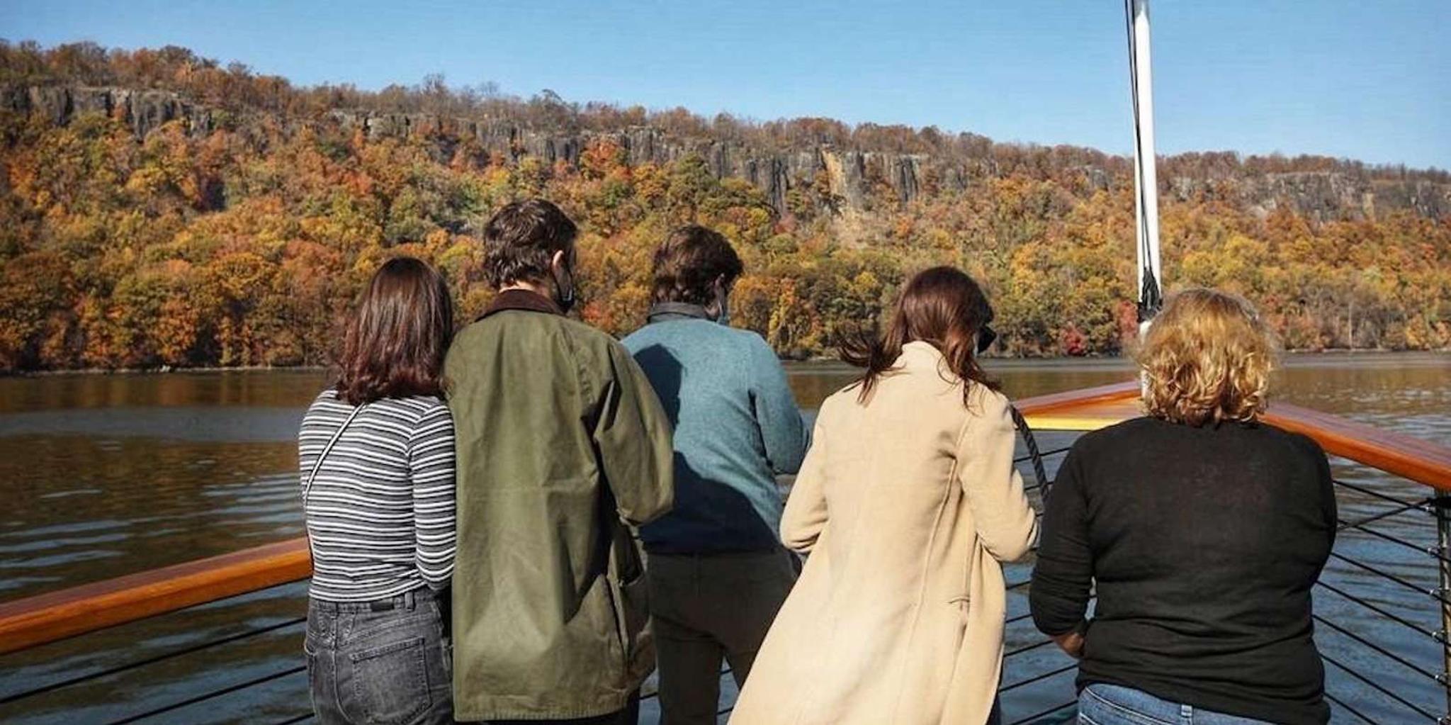 New York Fall Foliage Cruise on the Hudson River - Image 5