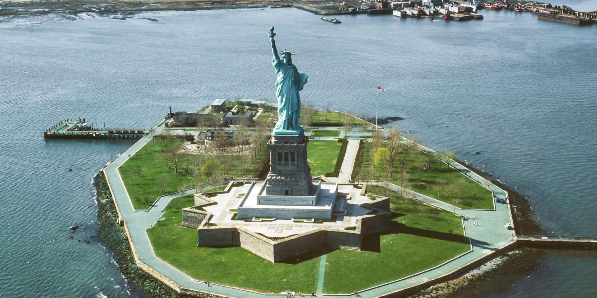 New York Statue of Liberty and Ellis Island Tour - Image 3