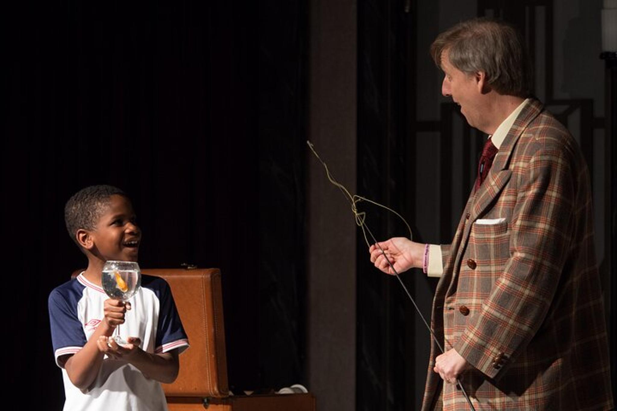 Las Vegas Comedy Magic Show at Excalibur 70 min - Image 2