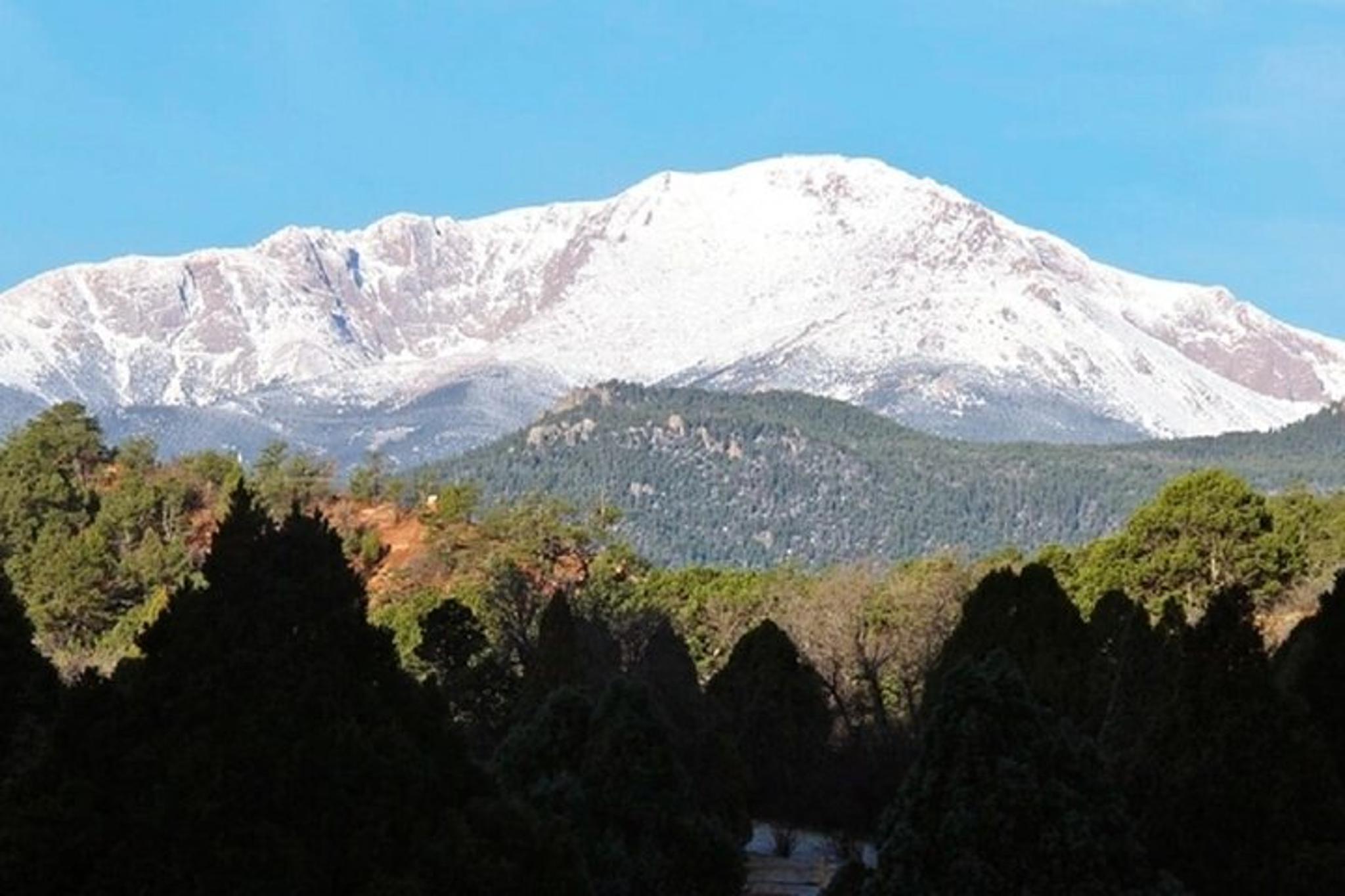 Colorado Springs Guided Bus Tour to Pikes Peak - Image 3