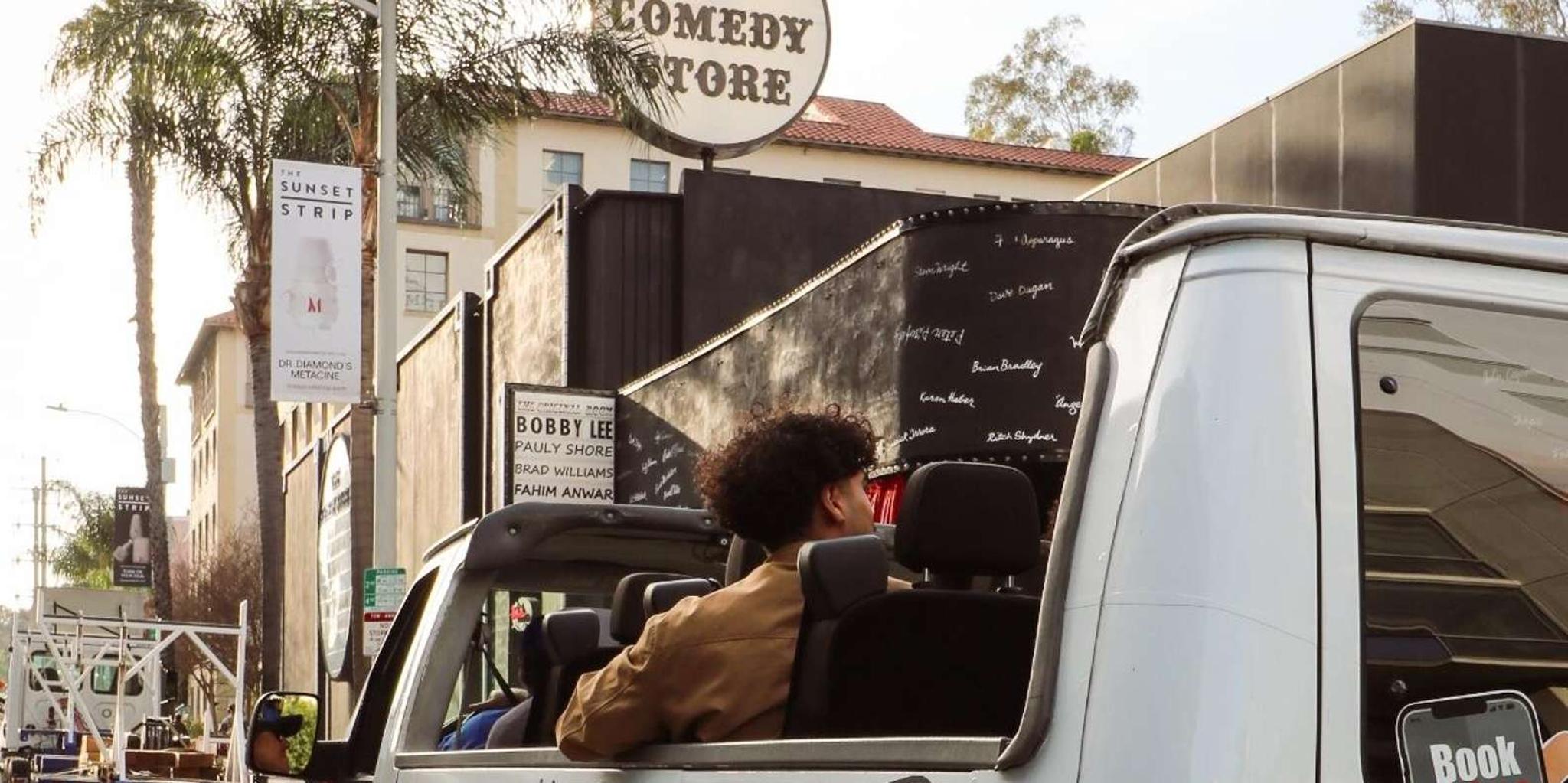 Los Angeles Celebrity Homes Tour with Hop-On Hop-Off Bus - Image 2