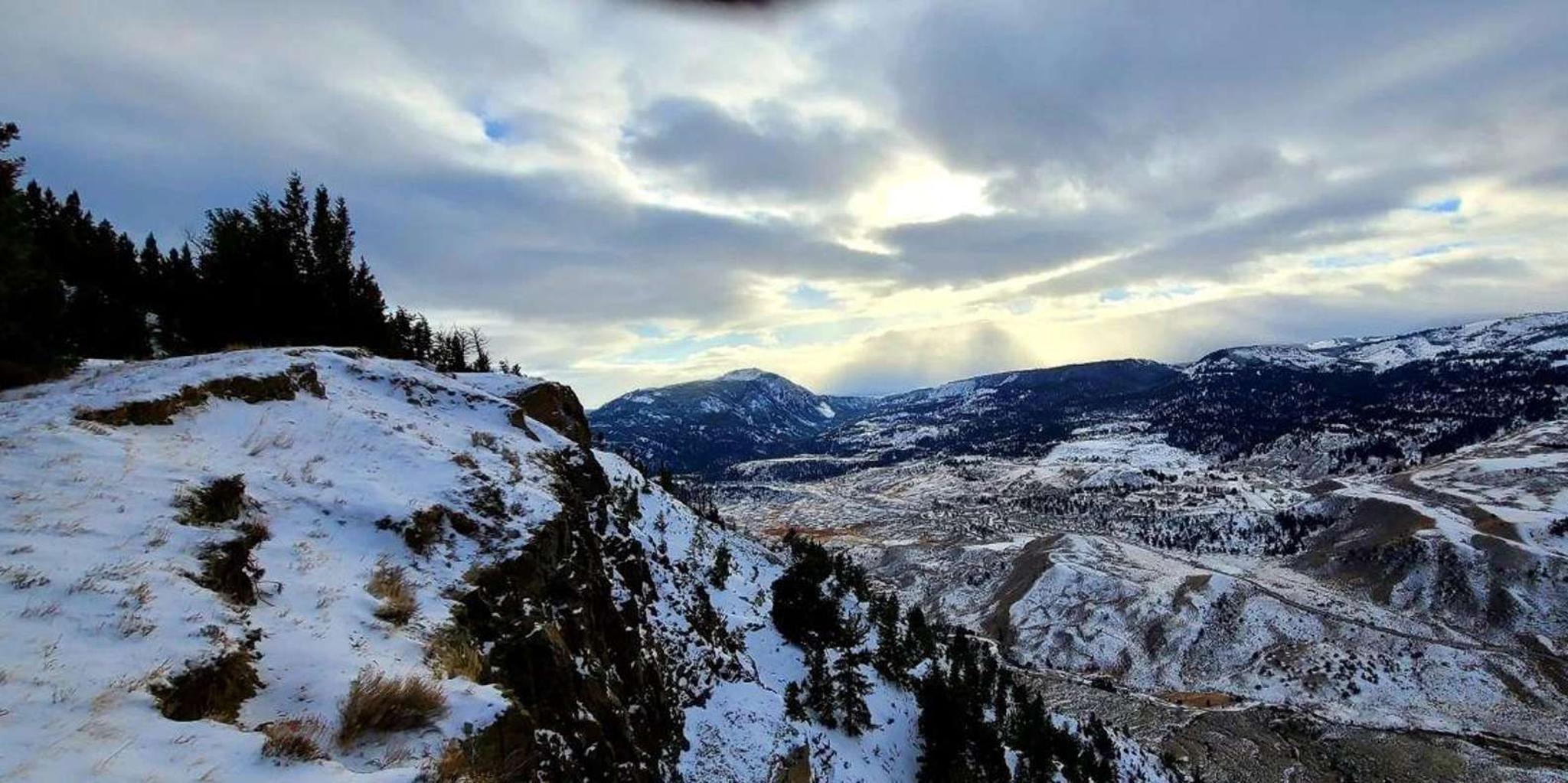Gardiner Yellowstone National Park Guided Hike 5 hr