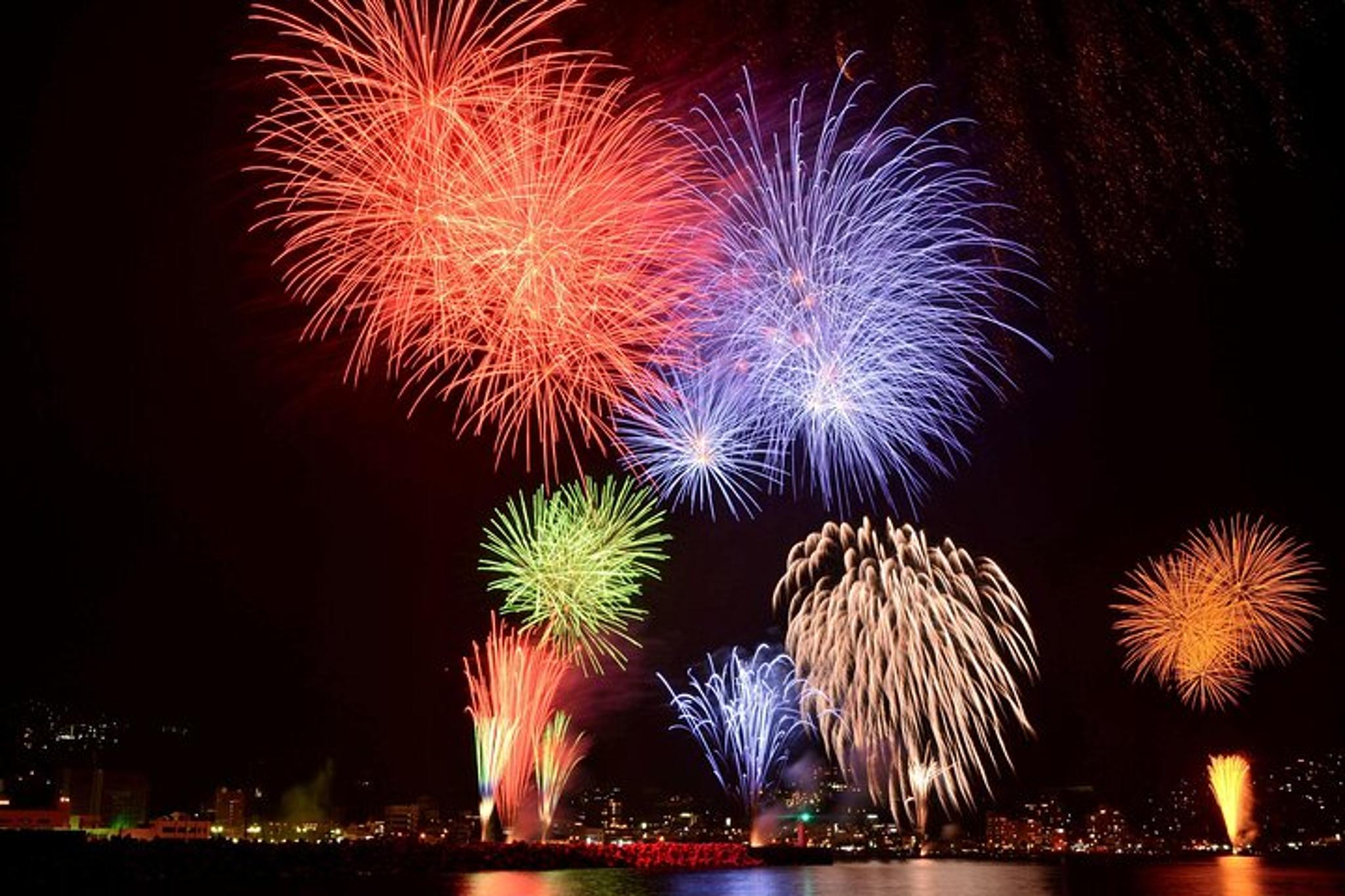 Honolulu Fireworks Cruise - Image 1